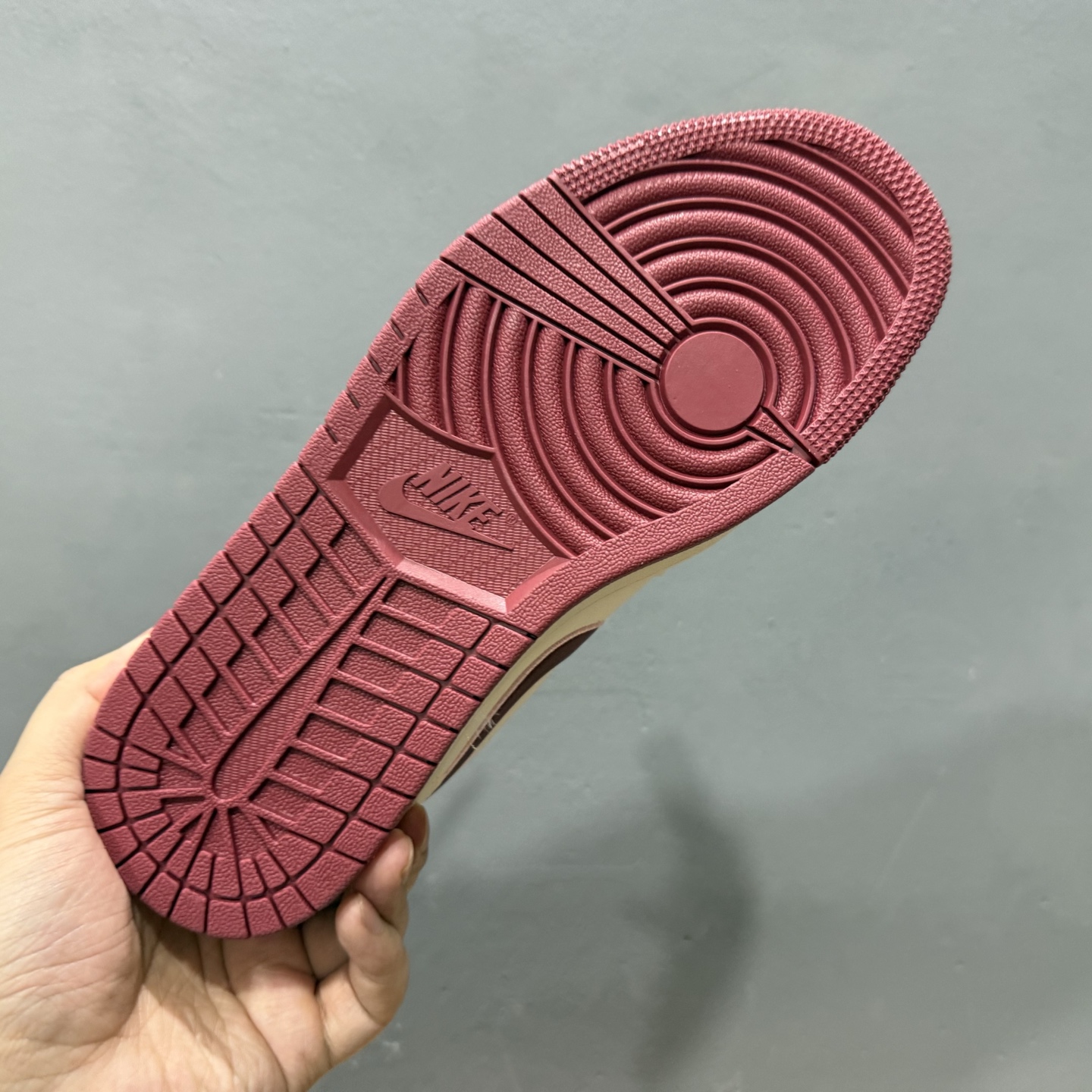 280 Louis Vuitton x Air Jordan 1 情人节限定 樱桃情人节 XX3168-520