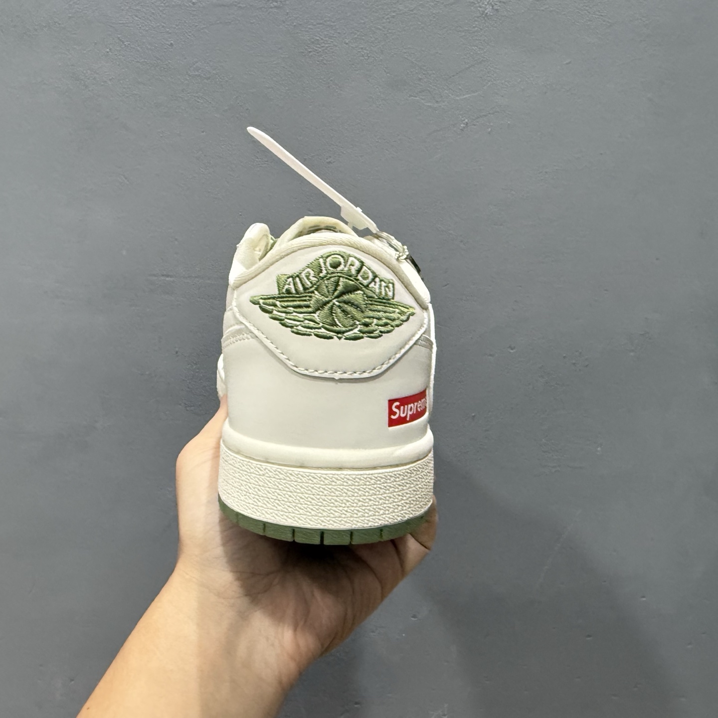 220 TS x Air Jordan x Supreme AJ1 Low 倒钩低帮联名Supreme 荧光绿 BB2299-810