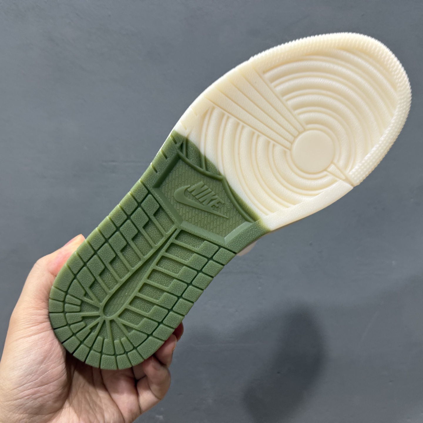 220 TS x Air Jordan x Supreme AJ1 Low 倒钩低帮联名Supreme 荧光绿 BB2299-810