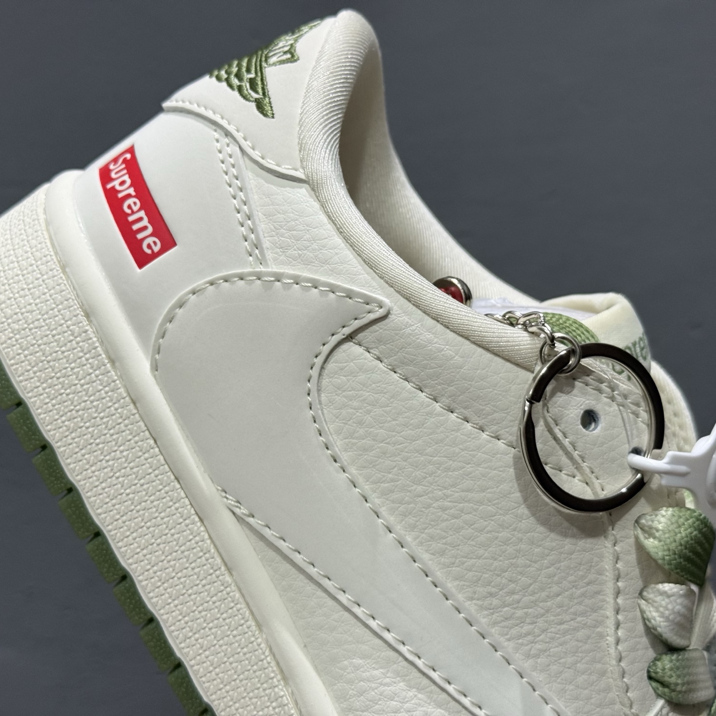 220 TS x Air Jordan x Supreme AJ1 Low 倒钩低帮联名Supreme 荧光绿 BB2299-810