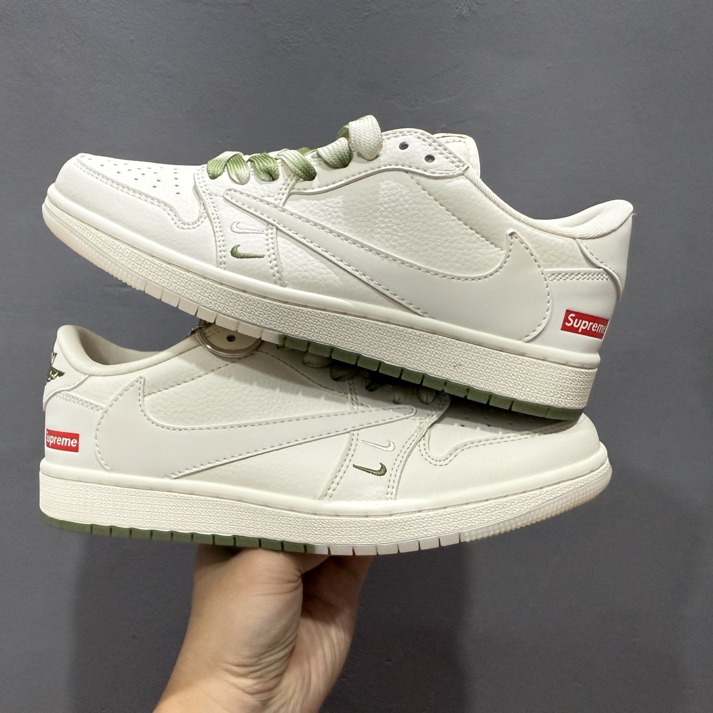 220 TS x Air Jordan x Supreme AJ1 Low 倒钩低帮联名Supreme 荧光绿 BB2299-810