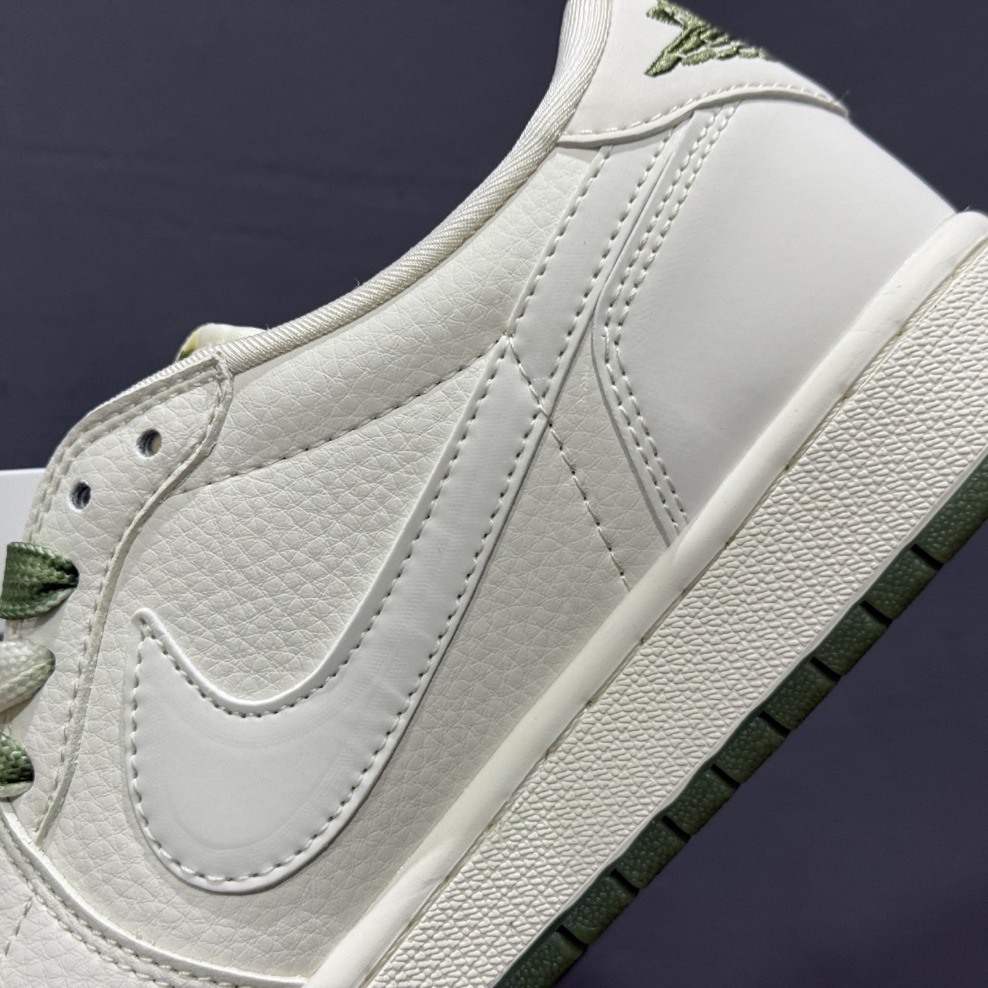 220 TS x Air Jordan x Supreme AJ1 Low 倒钩低帮联名Supreme 荧光绿 BB2299-810