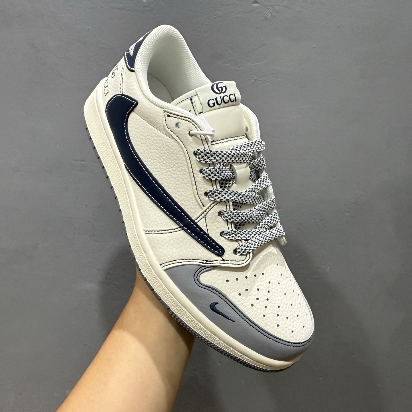 时尚元素x Jordan Air Jordan Low 倒勾 “白灰黑勾古驰联名 XF8698-076