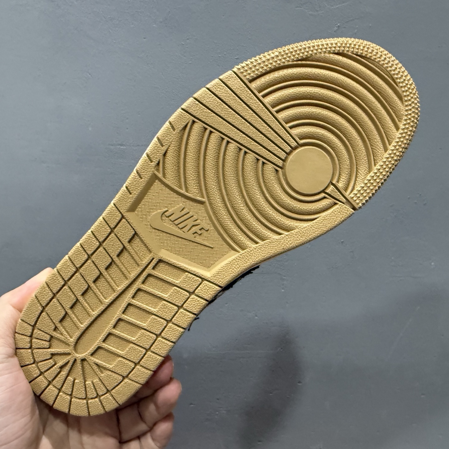260 时尚元素x Jordan Air Jordan Low 倒勾 “白灰黑勾古驰联名 XF8698-077