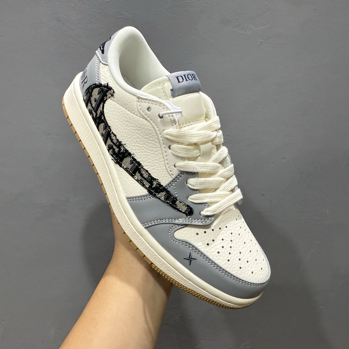 260 时尚元素x Jordan Air Jordan Low 倒勾 “白灰黑勾古驰联名 XF8698-077