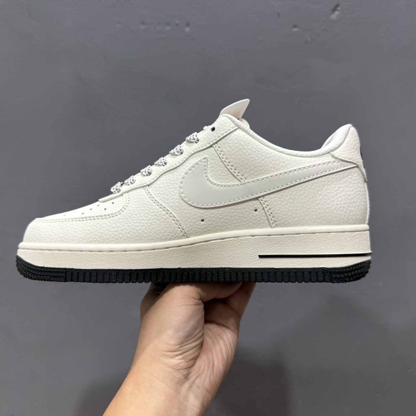￥260 Nike Air Force 1'07 Low LV联名 米白黑底 空军一号低帮休闲板鞋 XX3168-139
