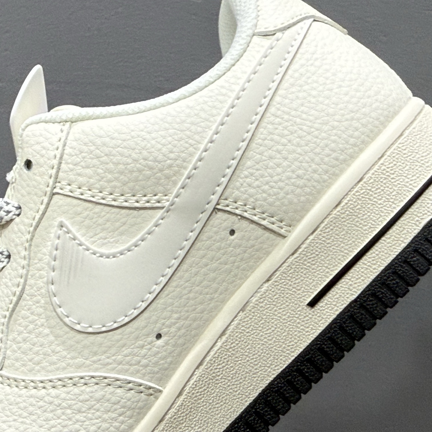 ￥260 Nike Air Force 1'07 Low LV联名 米白黑底 空军一号低帮休闲板鞋 XX3168-139