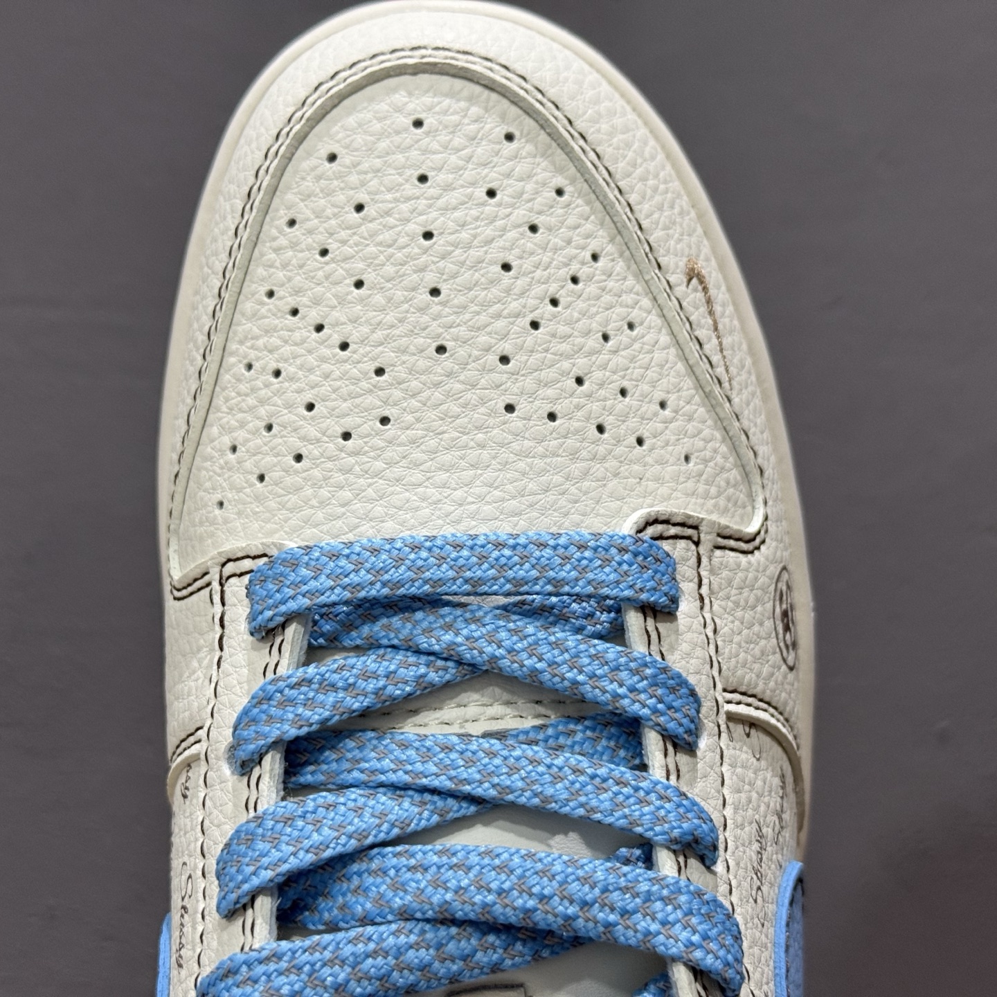 260 海外爆款限量发售！ Nike SB Dunk Low“斯图西联名——黑白蓝勾配色” 高端定制 低帮休闲板鞋 XF8698-081