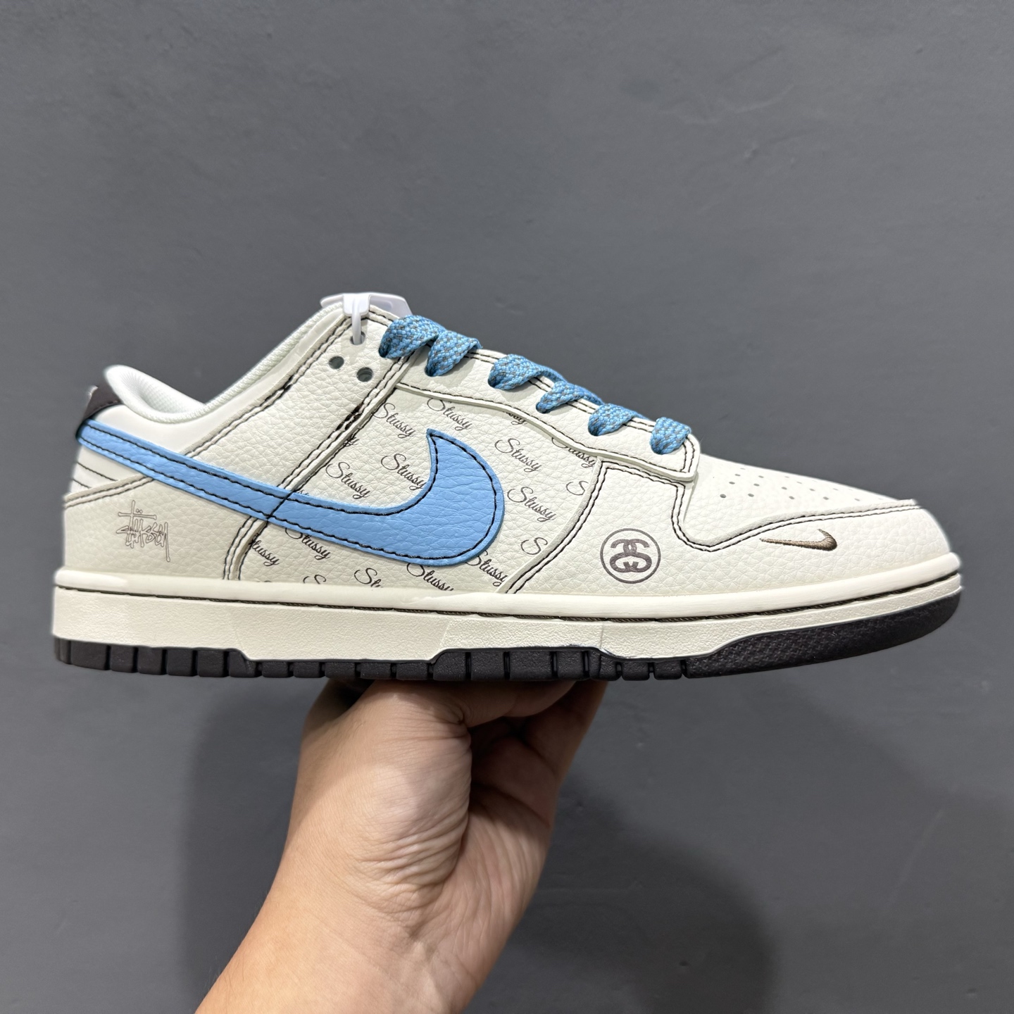 260 海外爆款限量发售！ Nike SB Dunk Low“斯图西联名——黑白蓝勾配色” 高端定制 低帮休闲板鞋 XF8698-081