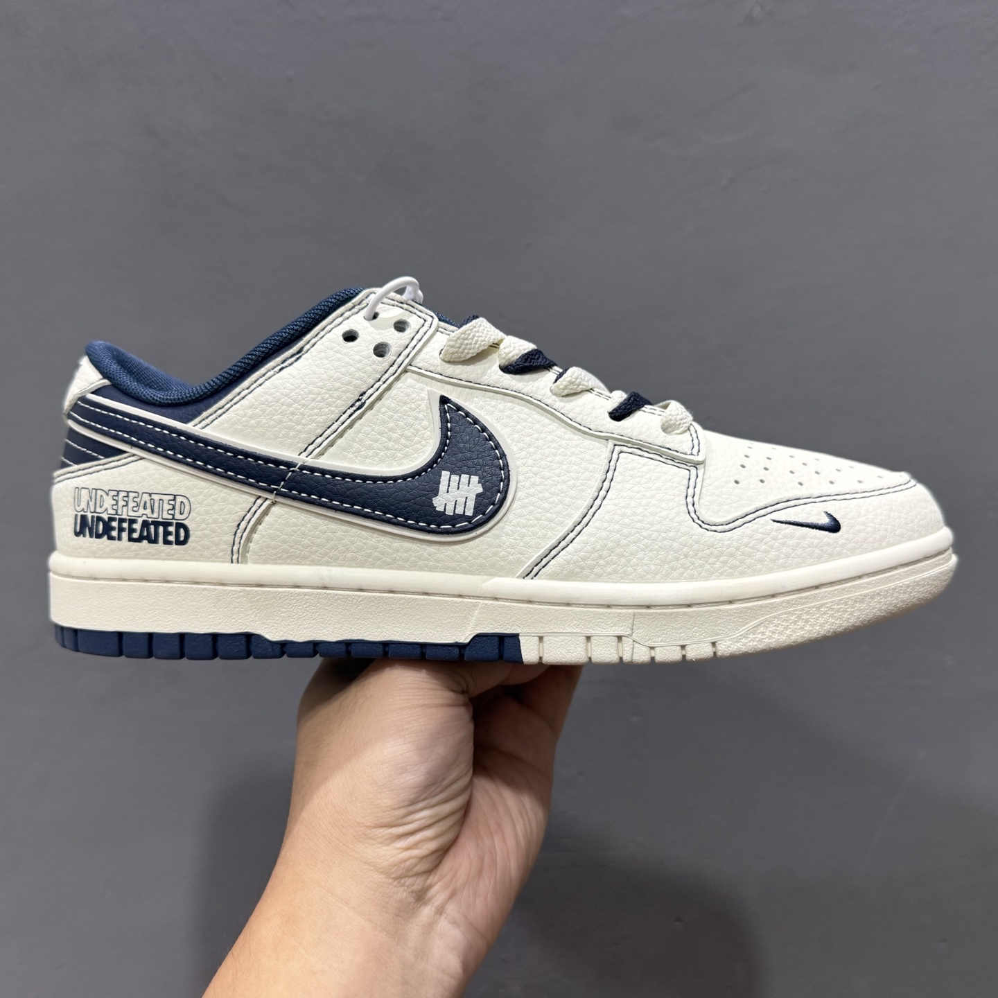 260 海外爆款限量发售！ Nike SB Dunk Low“斯图西联名——黑白蓝勾配色” 高端定制 低帮休闲板鞋 XF8698-079