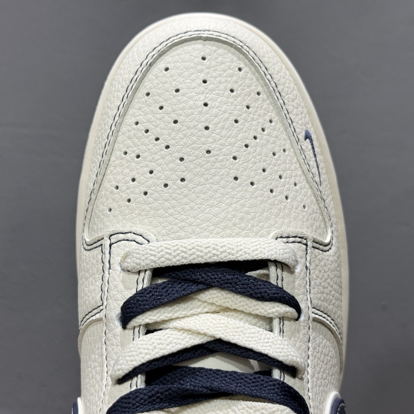 260 海外爆款限量发售！ Nike SB Dunk Low“斯图西联名——黑白蓝勾配色” 高端定制 低帮休闲板鞋 XF8698-079