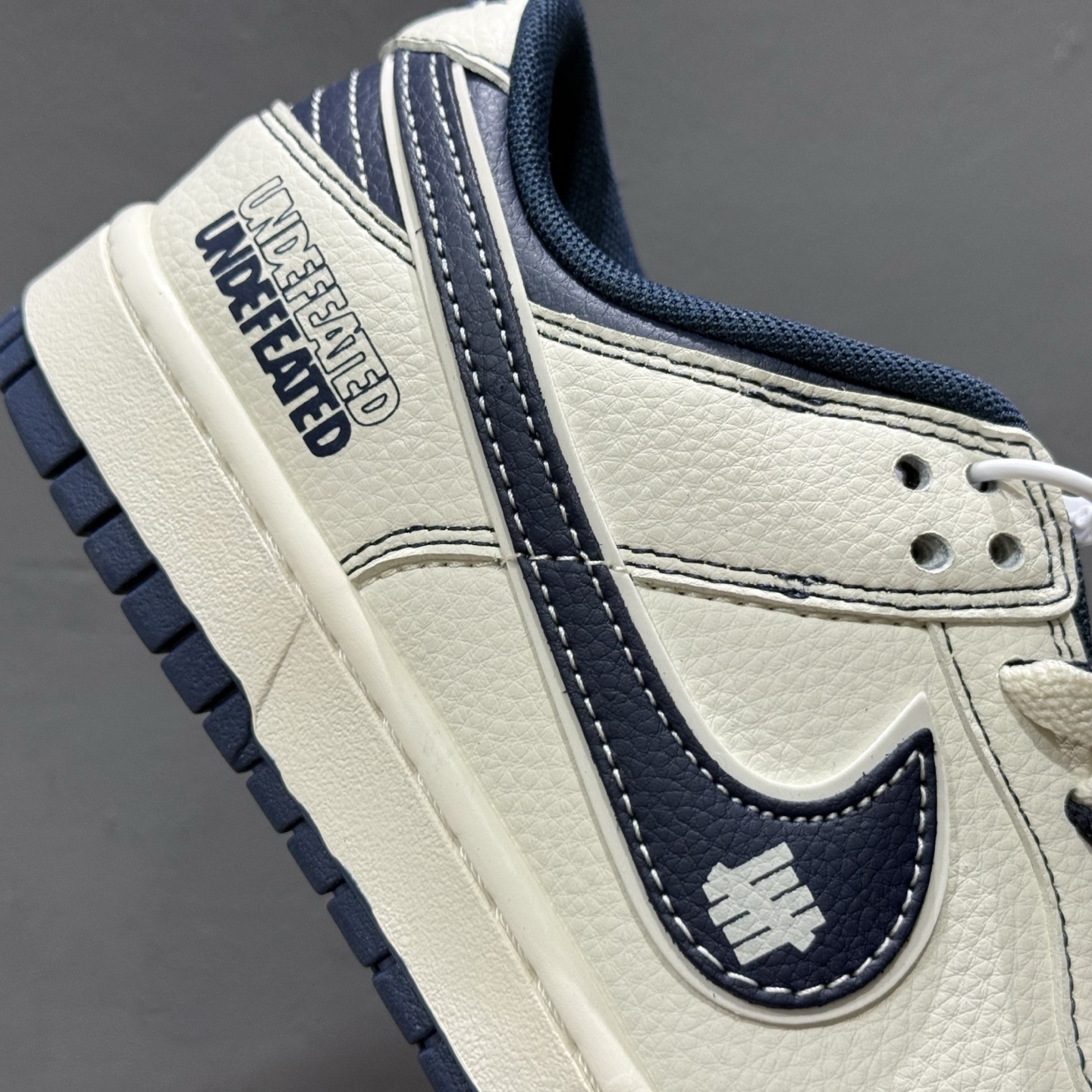 260 海外爆款限量发售！ Nike SB Dunk Low“斯图西联名——黑白蓝勾配色” 高端定制 低帮休闲板鞋 XF8698-079