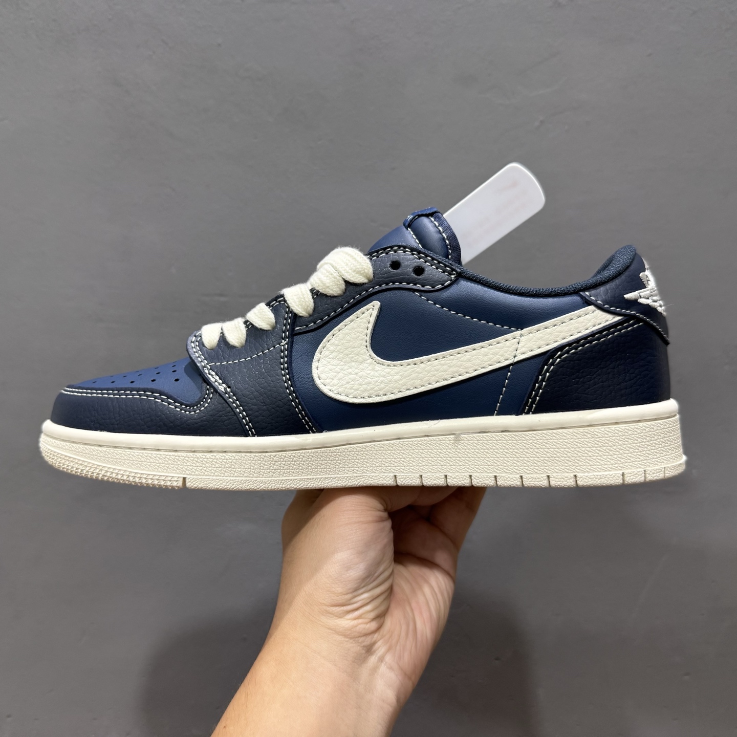 200 Travis Scott x Nike Air Jordan 1 Low x GIVENCHY 三方联名 Air Jordan 1 Low 反转深蓝米白倒钩 QY0568-962