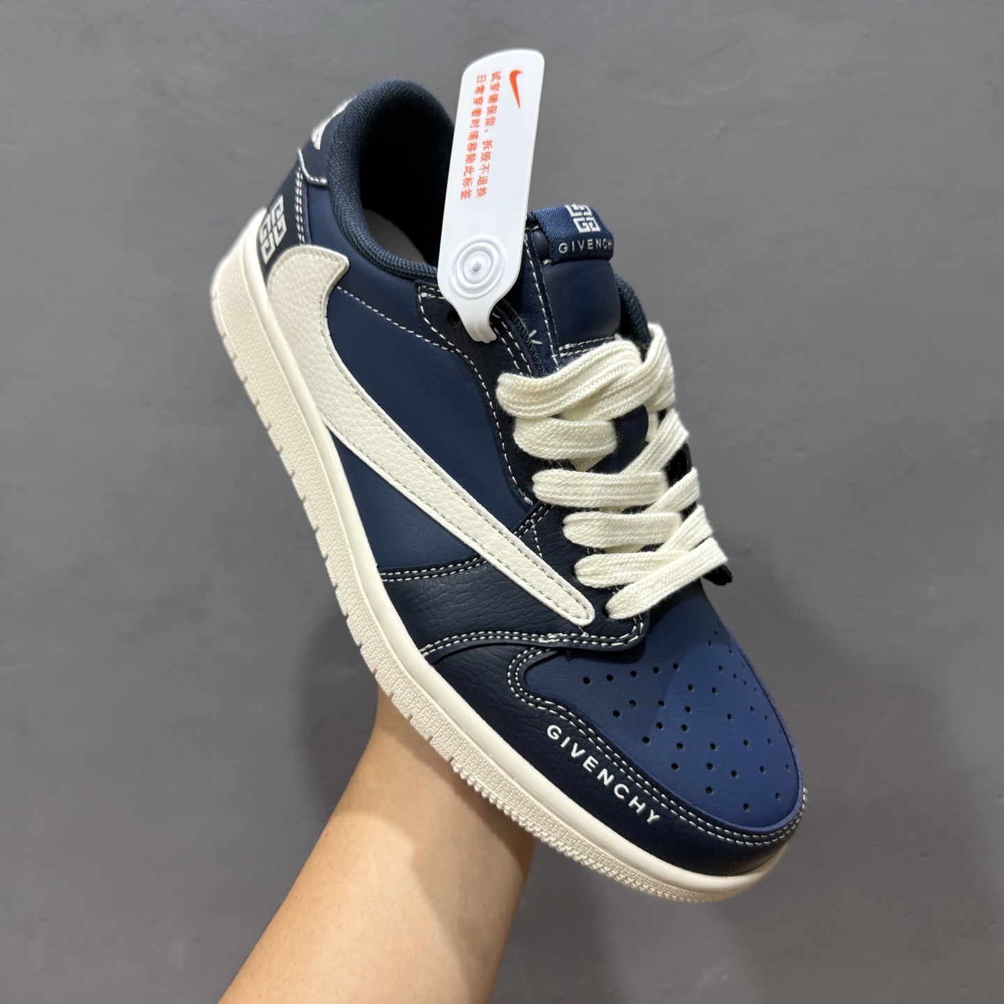 200 Travis Scott x Nike Air Jordan 1 Low x GIVENCHY 三方联名 Air Jordan 1 Low 反转深蓝米白倒钩 QY0568-962