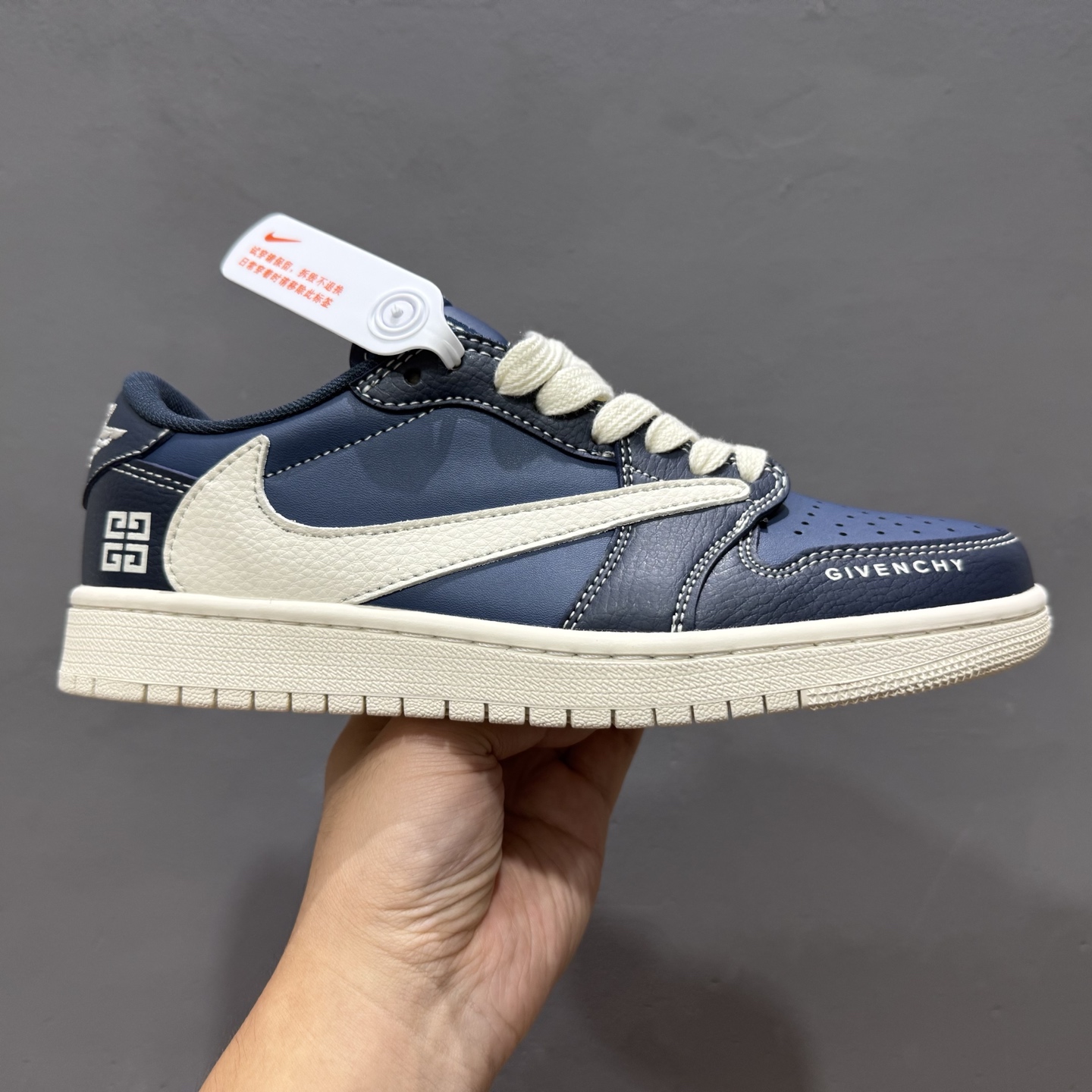 200 Travis Scott x Nike Air Jordan 1 Low x GIVENCHY 三方联名 Air Jordan 1 Low 反转深蓝米白倒钩 QY0568-962