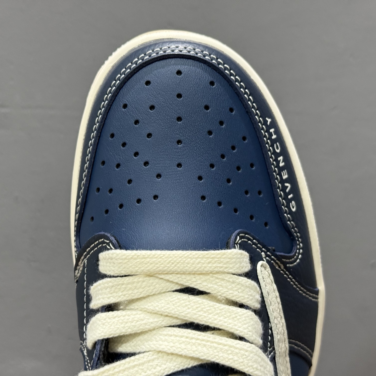 200 Travis Scott x Nike Air Jordan 1 Low x GIVENCHY 三方联名 Air Jordan 1 Low 反转深蓝米白倒钩 QY0568-962