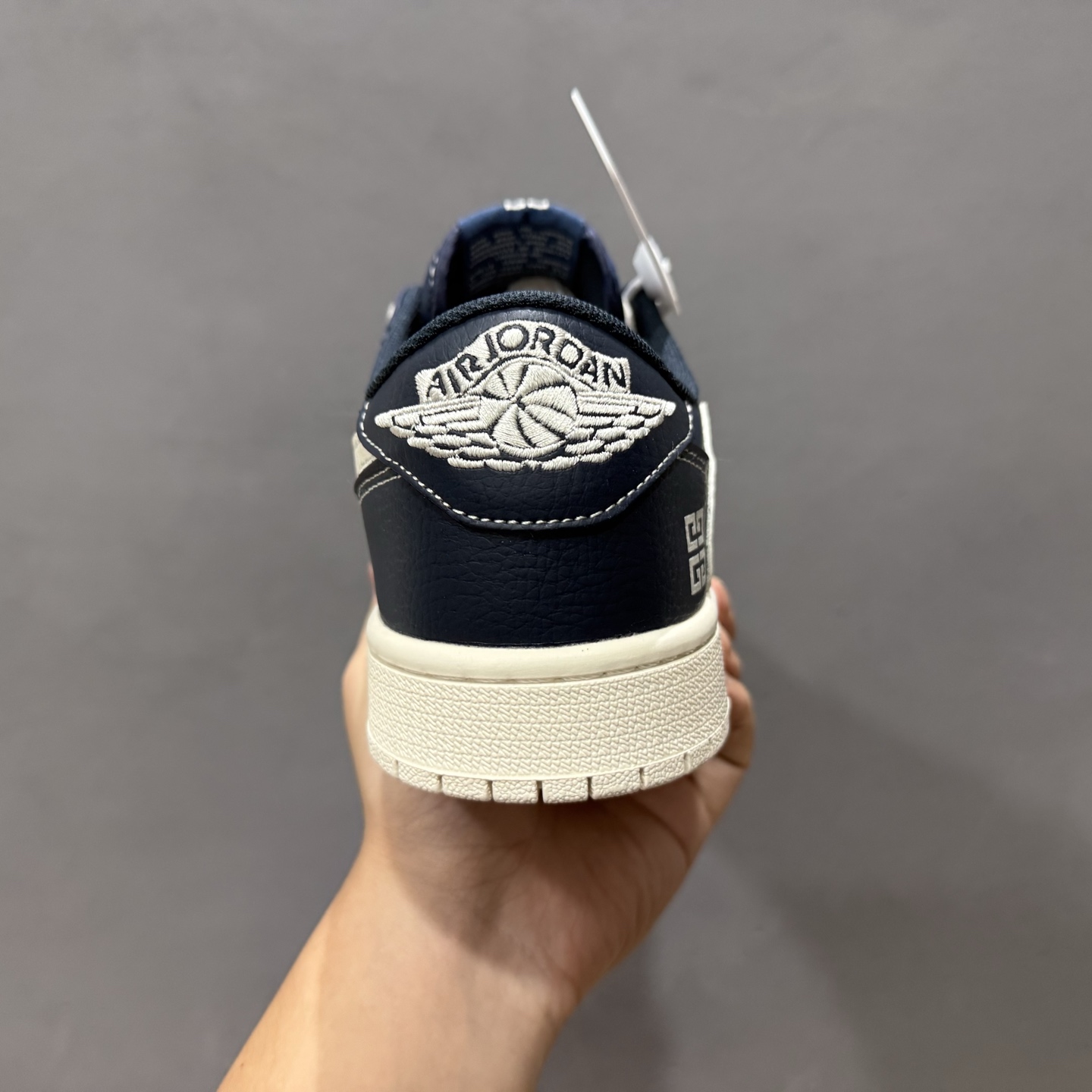 200 Travis Scott x Nike Air Jordan 1 Low x GIVENCHY 三方联名 Air Jordan 1 Low 反转深蓝米白倒钩 QY0568-962