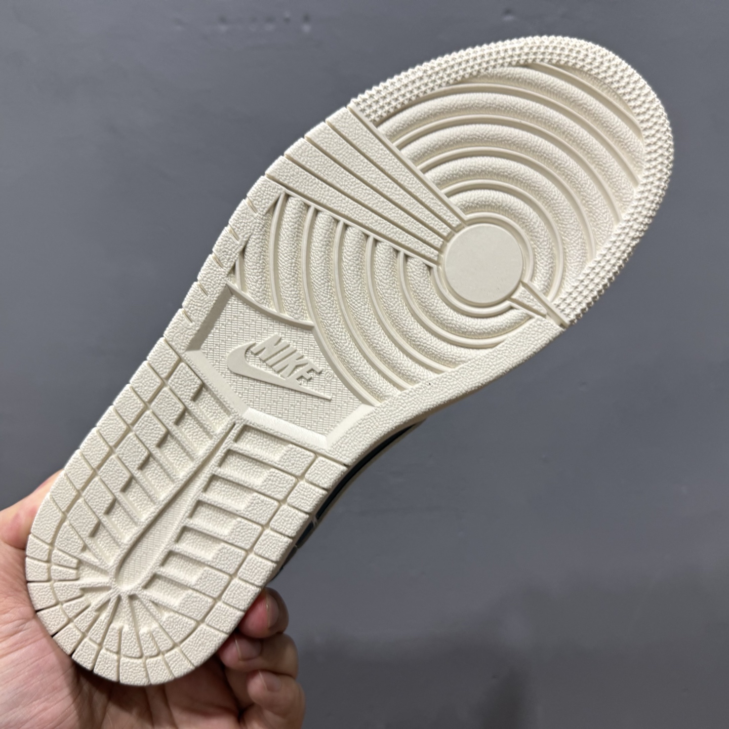 200 Travis Scott x Nike Air Jordan 1 Low x GIVENCHY 三方联名 Air Jordan 1 Low 反转深蓝米白倒钩 QY0568-962