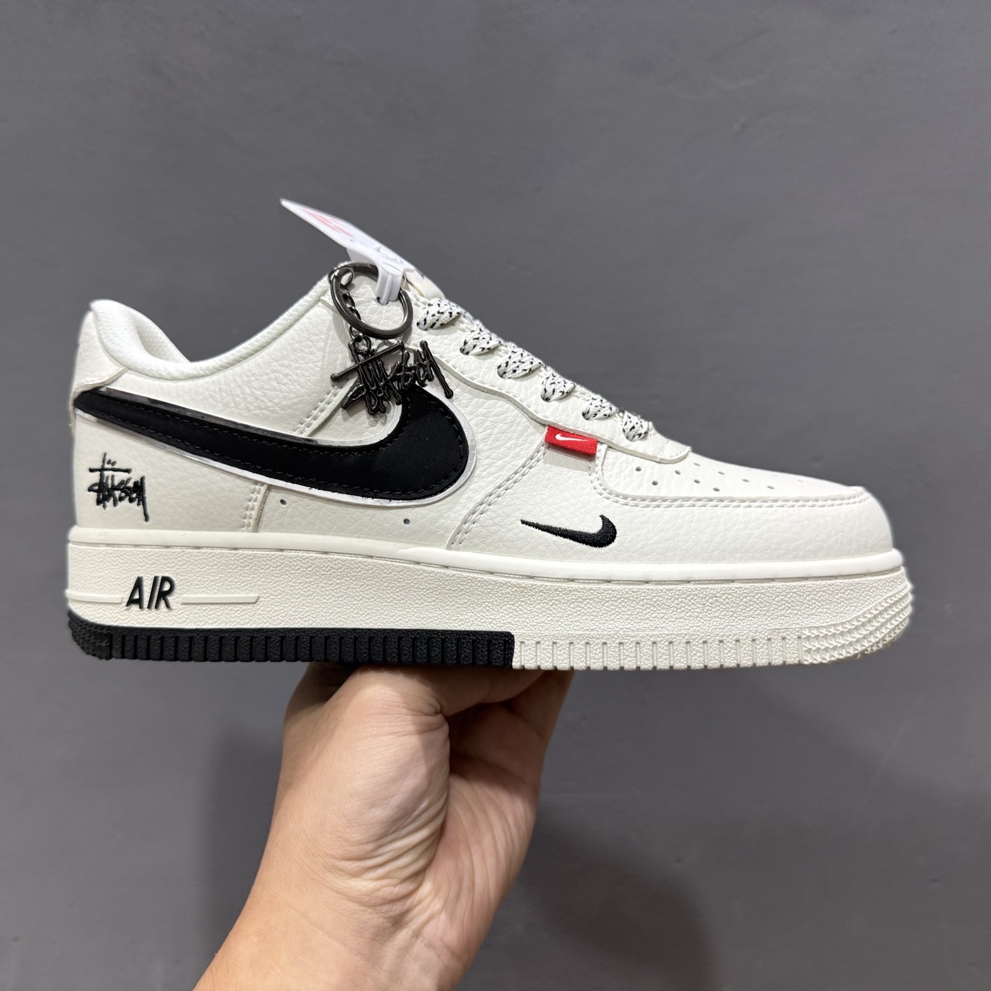￥260 Nike Air Force 1'07 Low UN联名 双小勾红标 空军一号低帮休闲板鞋 CS5288-007