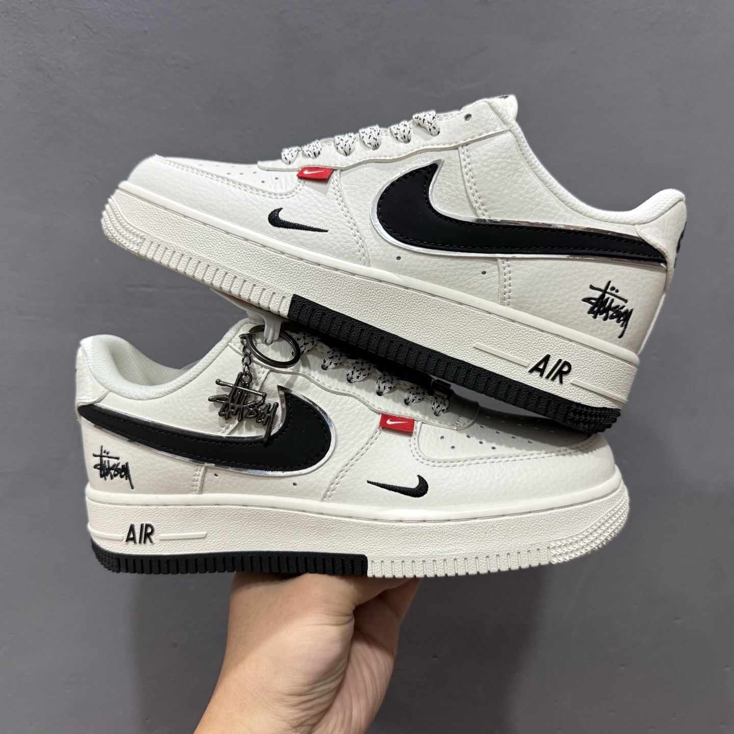 ￥260 Nike Air Force 1'07 Low UN联名 双小勾红标 空军一号低帮休闲板鞋 CS5288-007