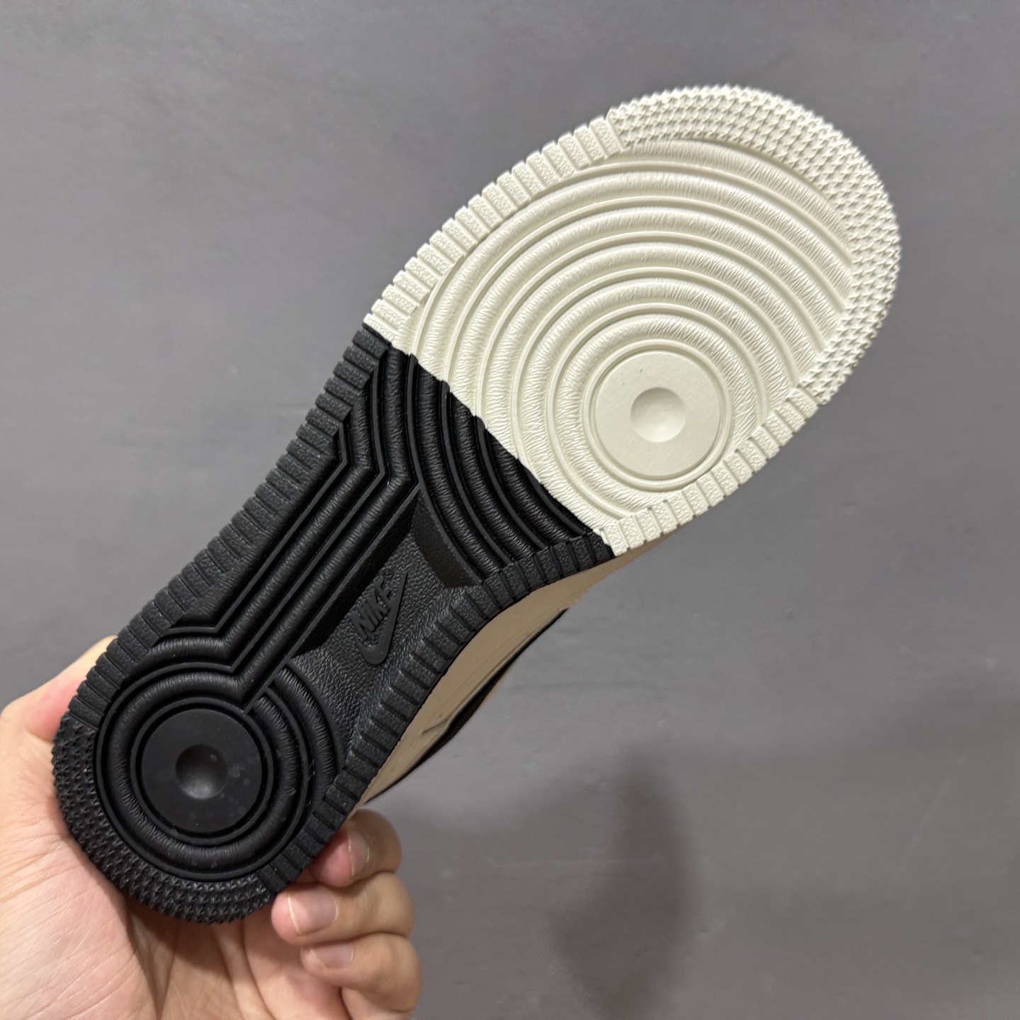 ￥260 Nike Air Force 1'07 Low UN联名 双小勾红标 空军一号低帮休闲板鞋 CS5288-007