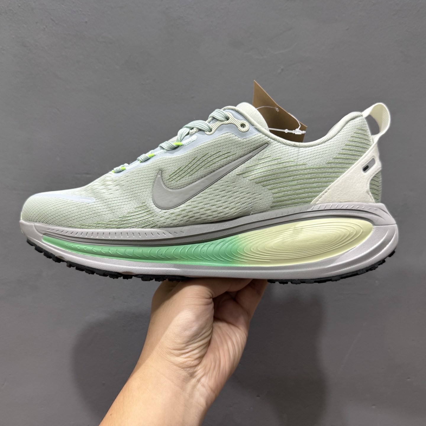 ￥190 Nk Air Zoom Vomero 18 登月18 2025新款缓震休闲跑鞋 HM6803-002