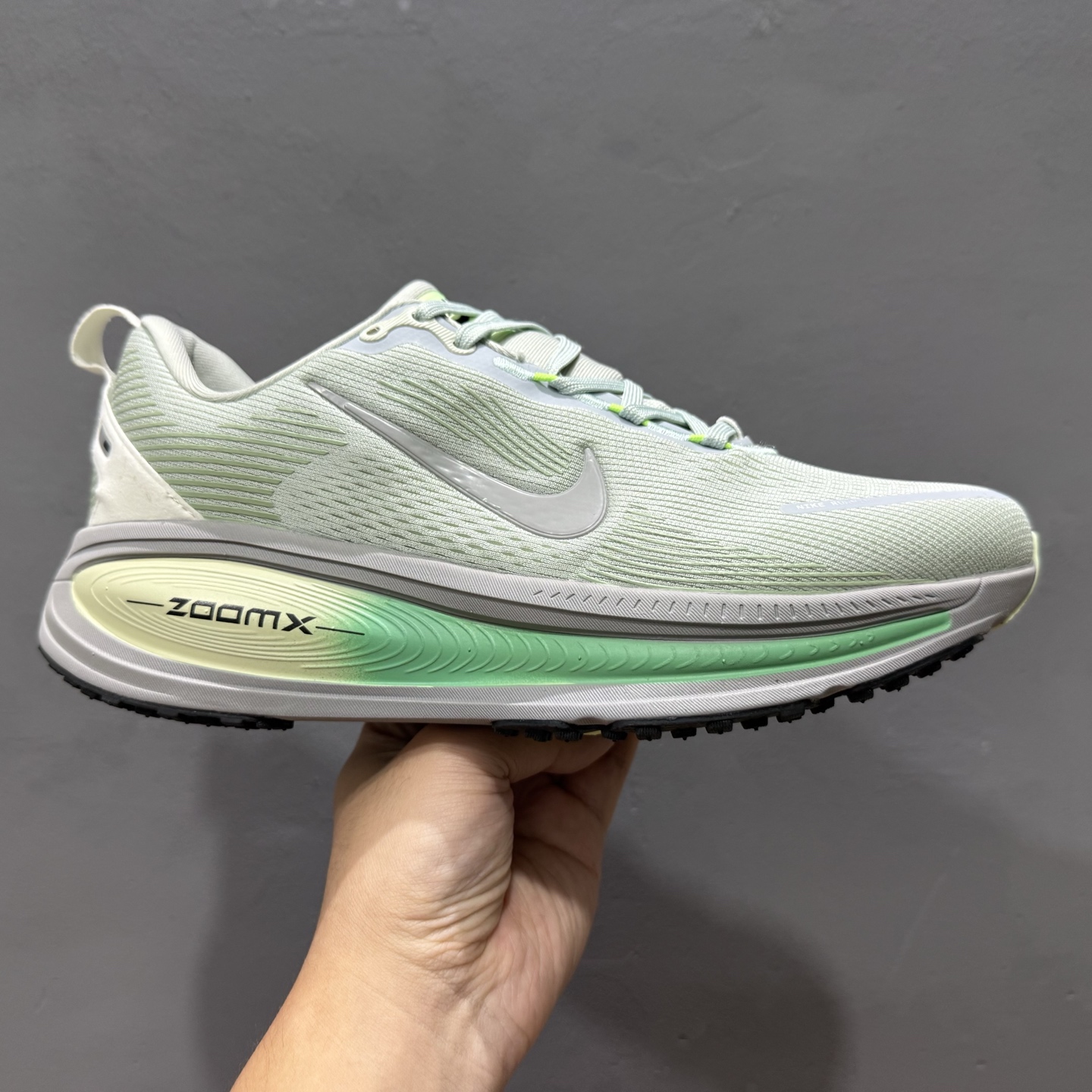 ￥190 Nk Air Zoom Vomero 18 登月18 2025新款缓震休闲跑鞋 HM6803-002