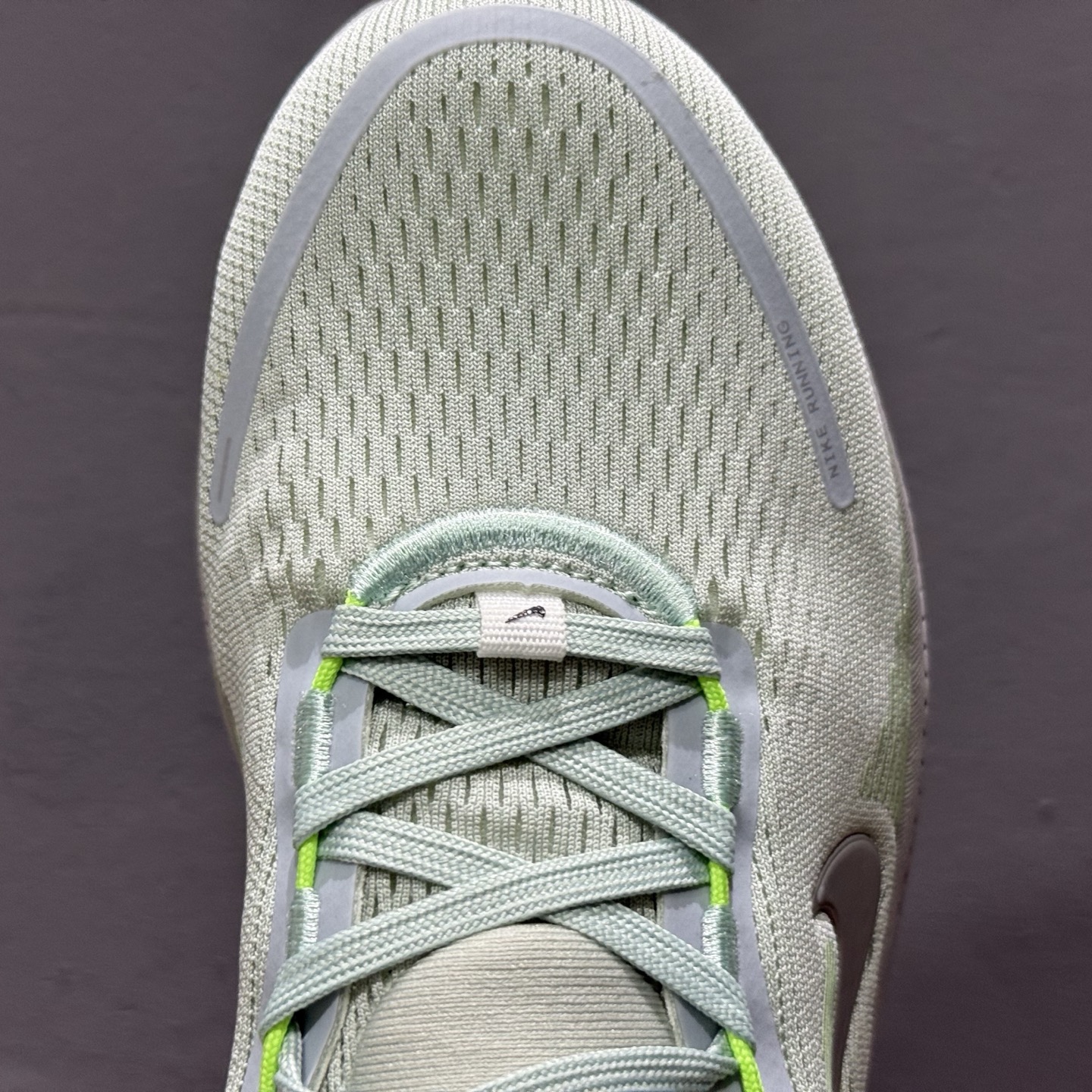 ￥190 Nk Air Zoom Vomero 18 登月18 2025新款缓震休闲跑鞋 HM6803-002