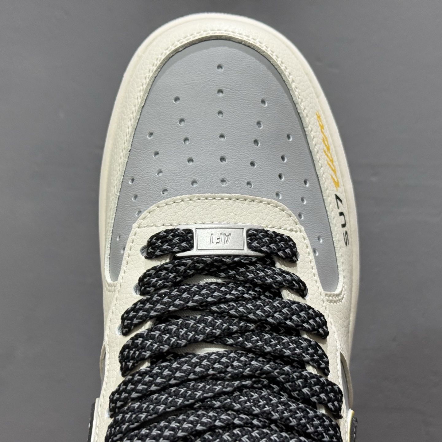 180 Nike Air Force 1 空军一号小米SU7 “DIY高端定制” 低帮休闲运动板鞋 XX3168-165