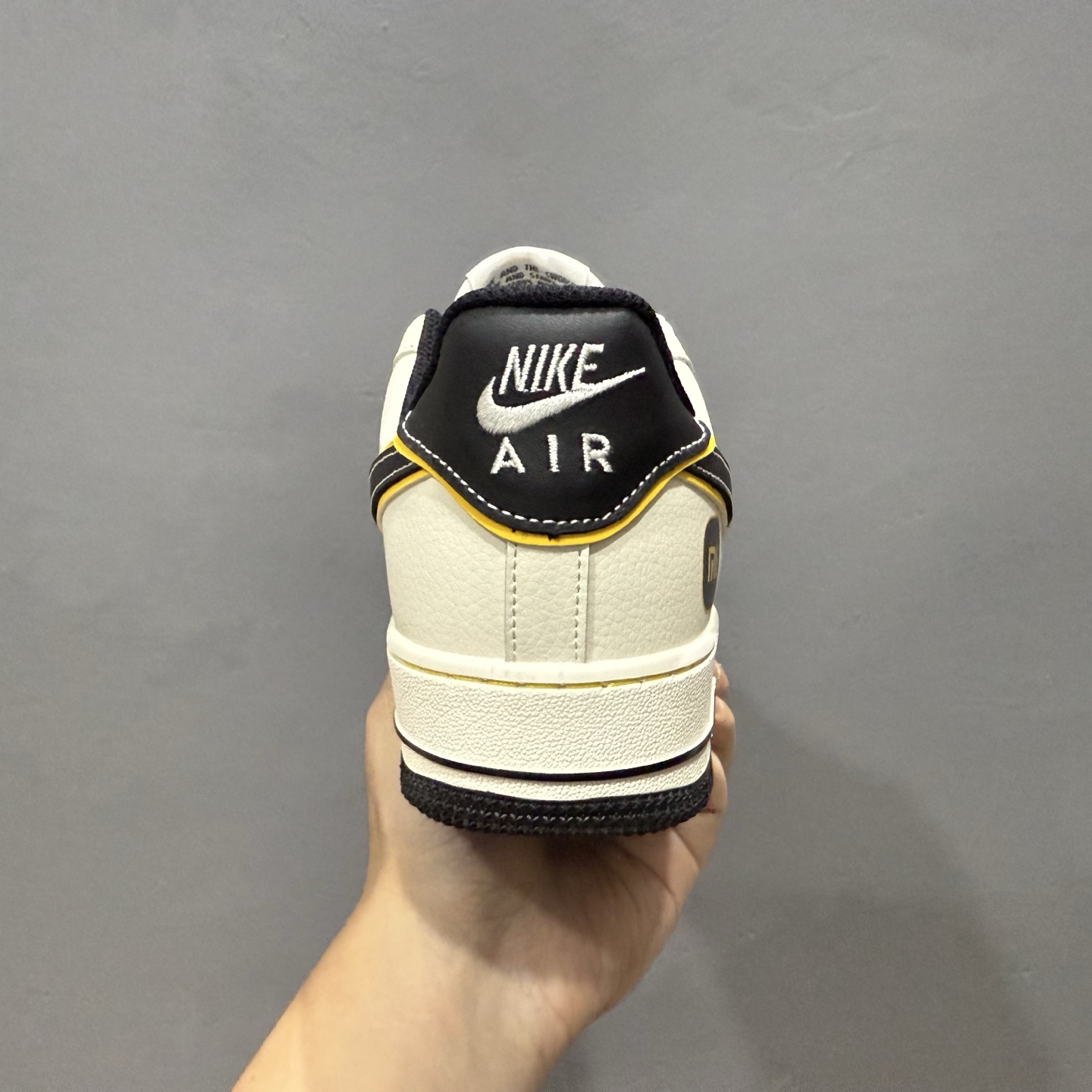 180 Nike Air Force 1 空军一号小米SU7 “DIY高端定制” 低帮休闲运动板鞋 XX3168-165