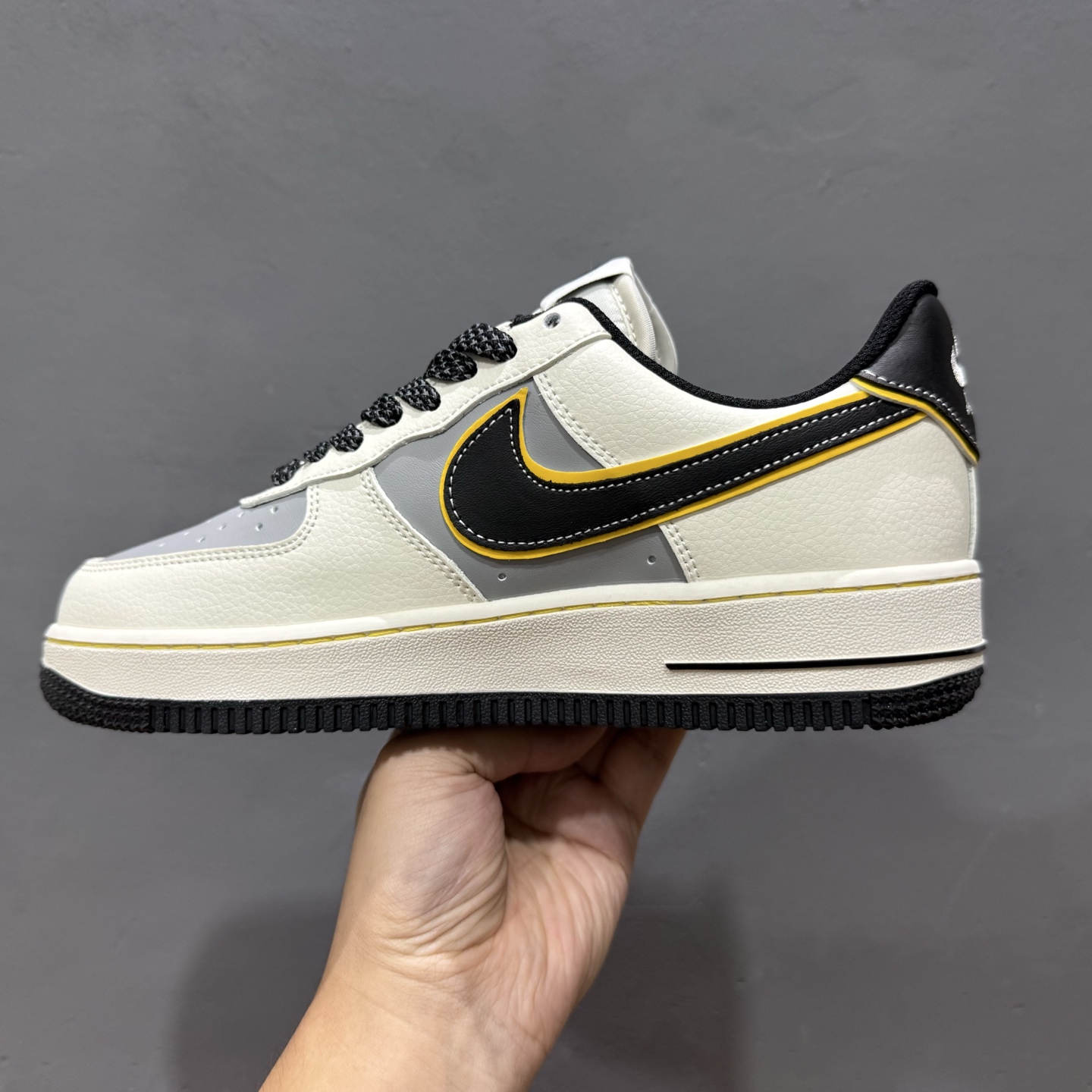180 Nike Air Force 1 空军一号小米SU7 “DIY高端定制” 低帮休闲运动板鞋 XX3168-165