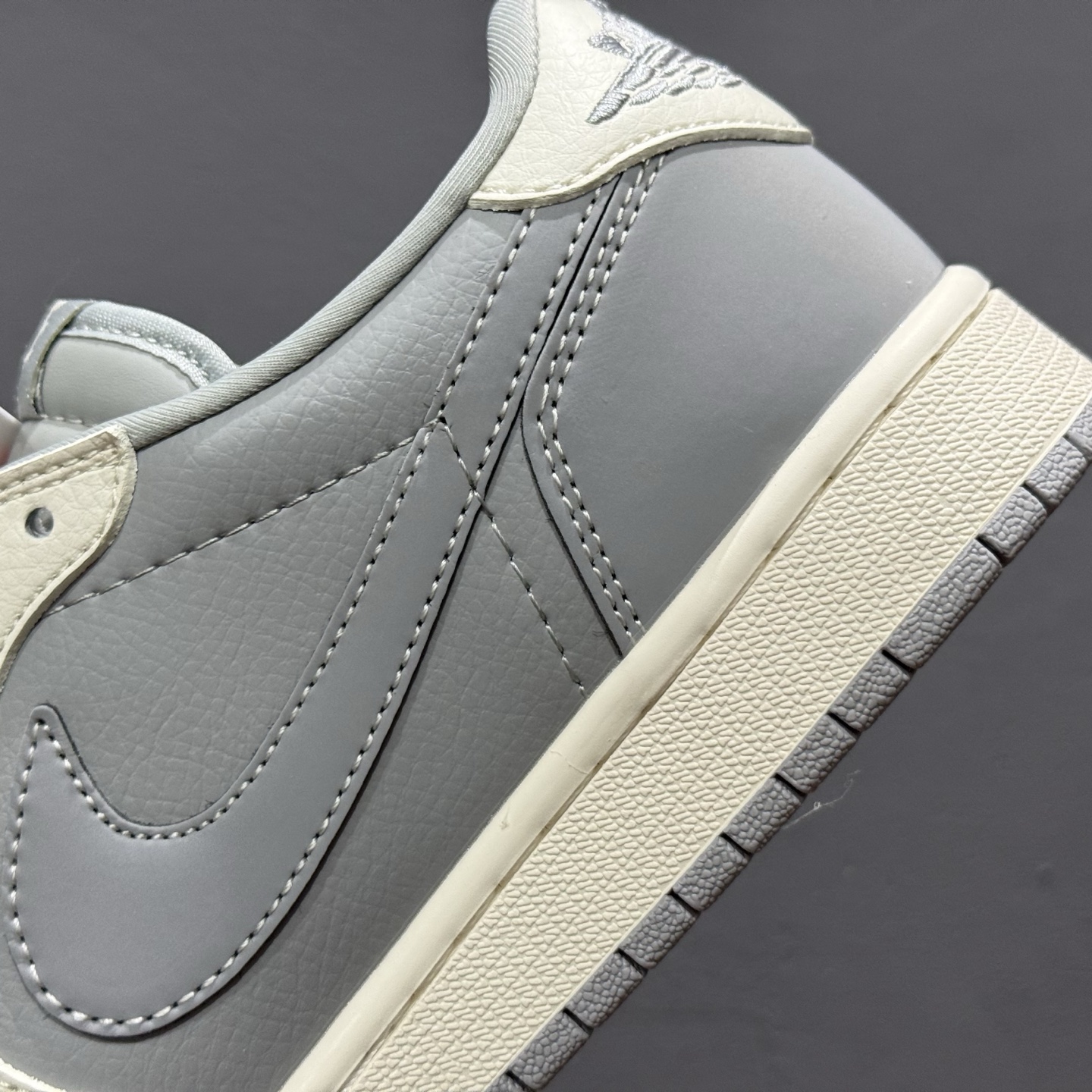 220 独家实拍Travis Scott x Fragment Design x Air Jordan 1 Low OG SP AJ1 乔1 Bape联名-月影灰 低帮文化休闲板鞋 BB6511-625