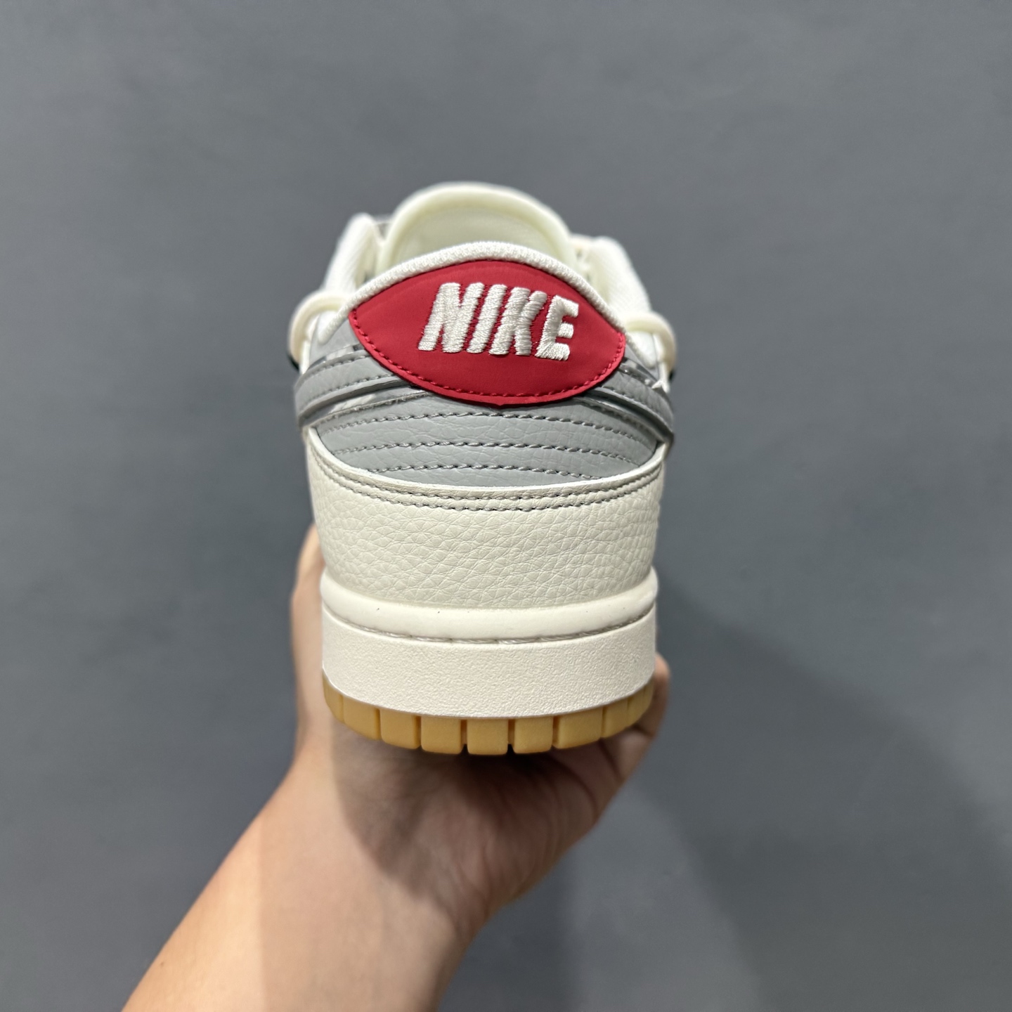 300 Supreme x Nike Dunk Low 绑带米白灰勾 FC1688-215