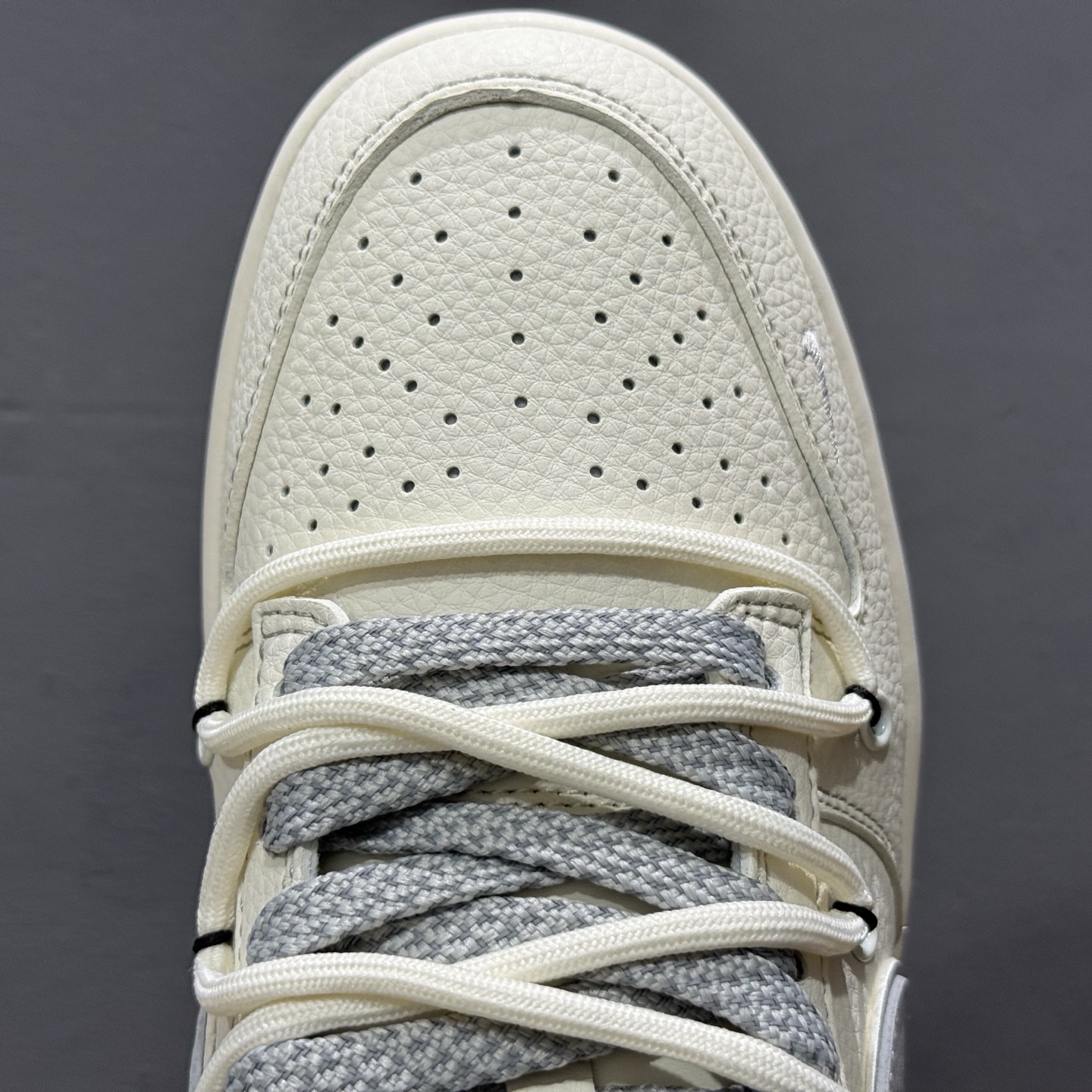 300 Supreme x Nike Dunk Low 绑带米白灰勾 FC1688-215