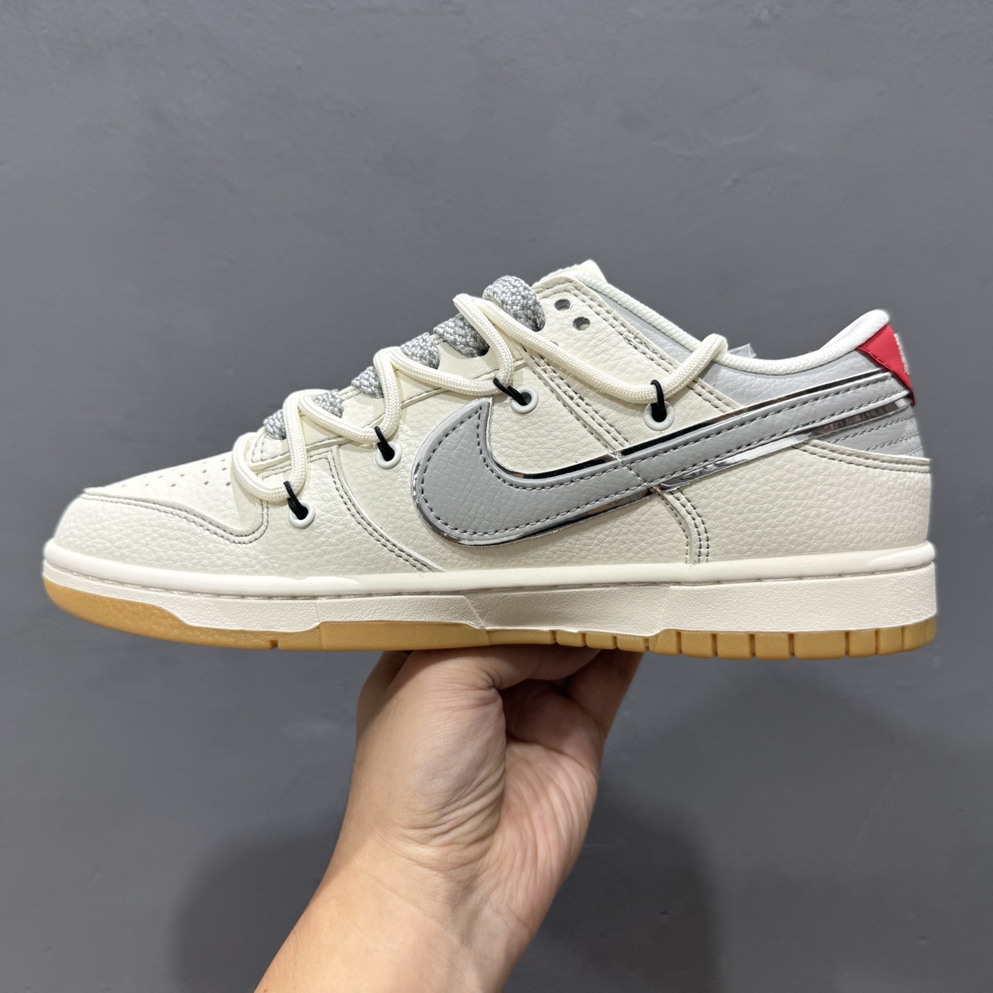 300 Supreme x Nike Dunk Low 绑带米白灰勾 FC1688-215