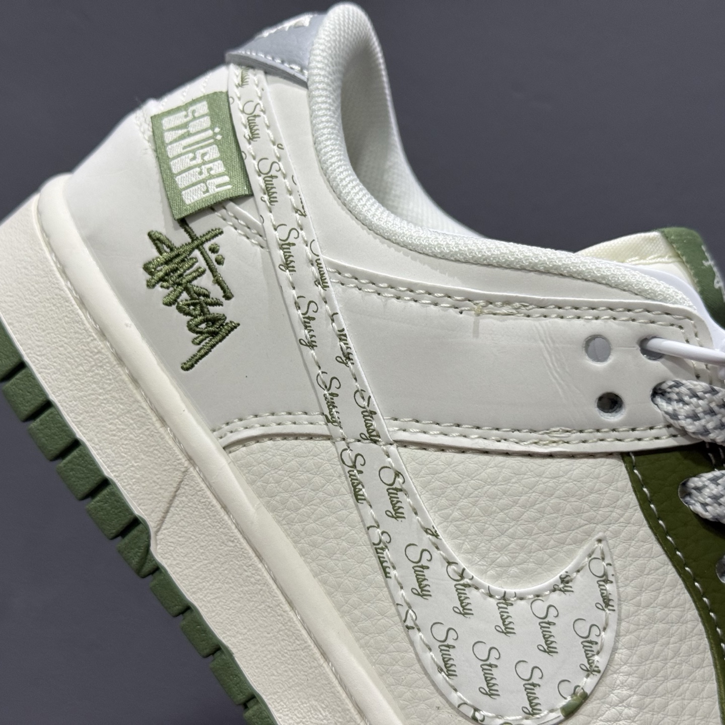 280 Stussy x Nike Dunk Low 军绿英文勾 XS6089-592