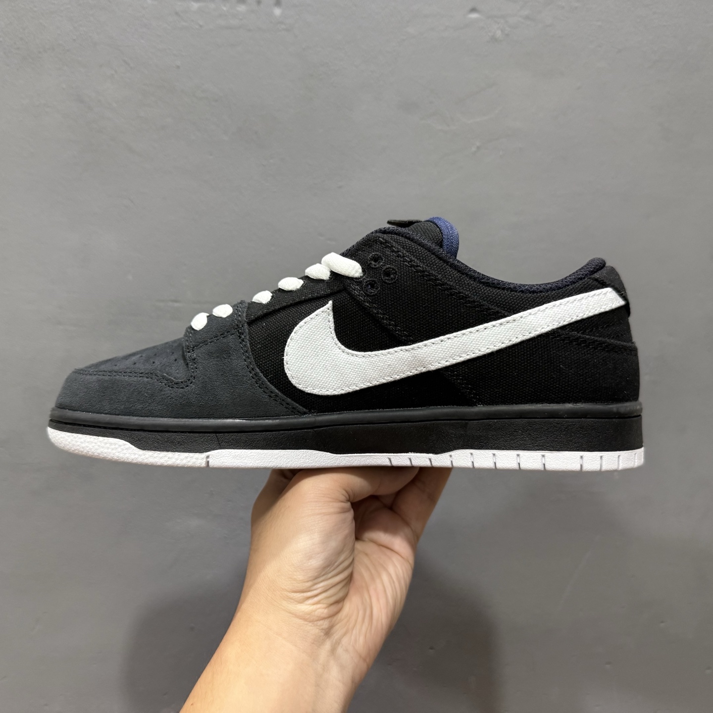220 NIKE SB Dunk Low 黑红帆布 FN5880-001