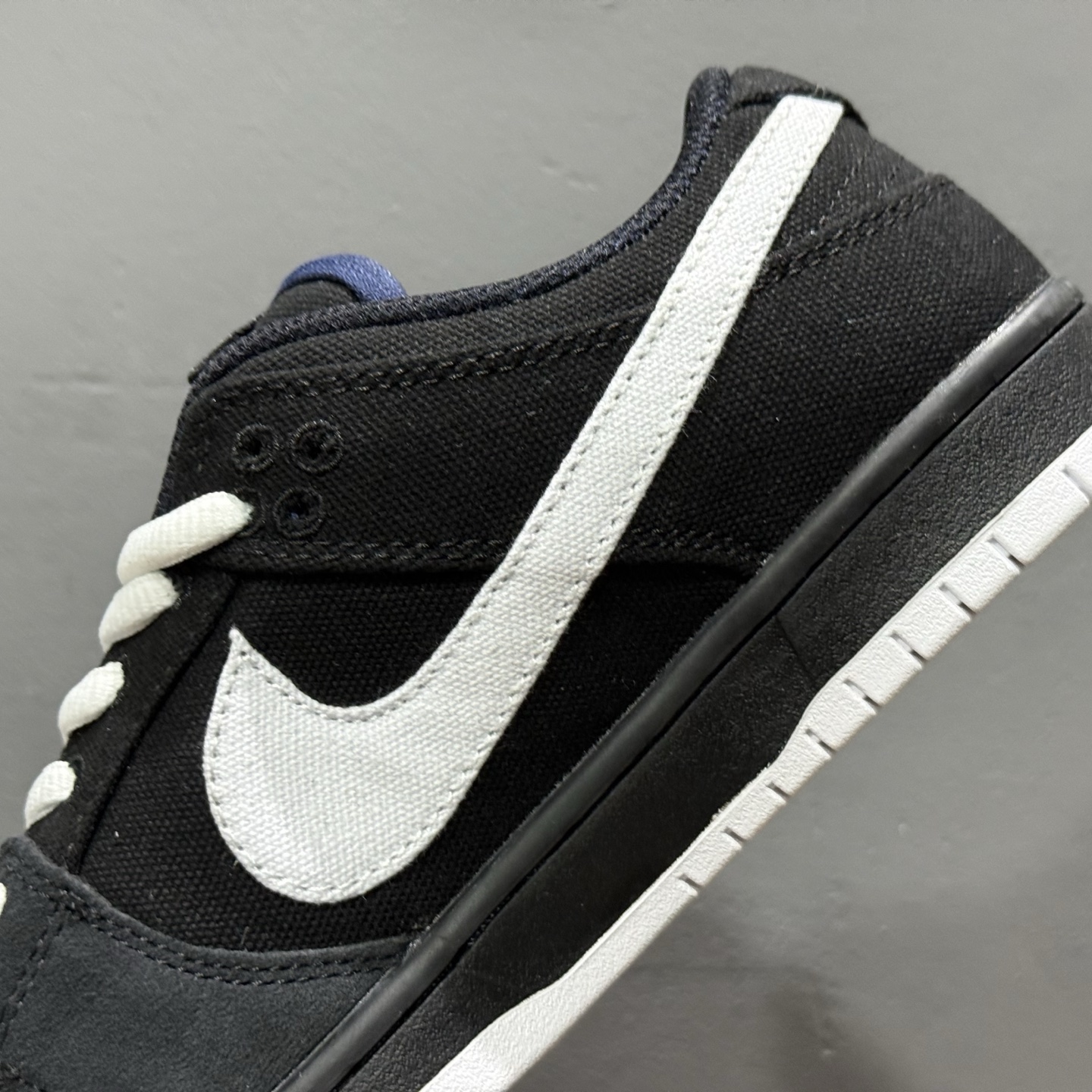 220 NIKE SB Dunk Low 黑红帆布 FN5880-001