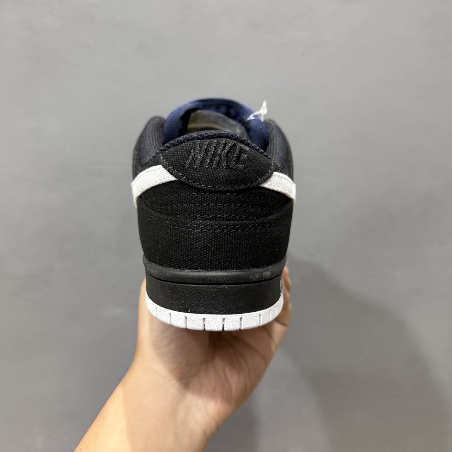 220 NIKE SB Dunk Low 黑红帆布 FN5880-001