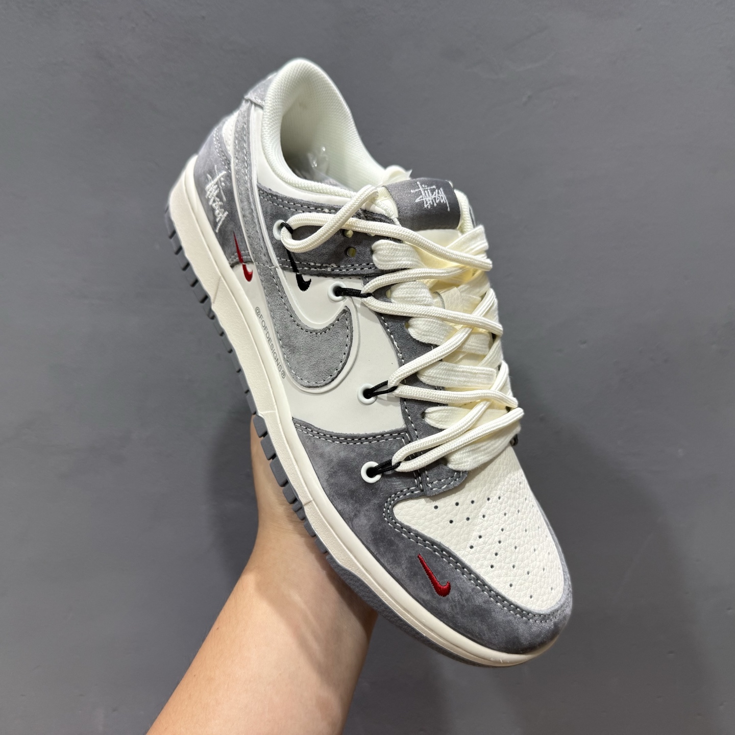 300 独家实拍Nike SB Dunk Low 斯图西联名 绑带猪八灰白灰勾 周年高端定制 低帮休闲板鞋 YX5066-328