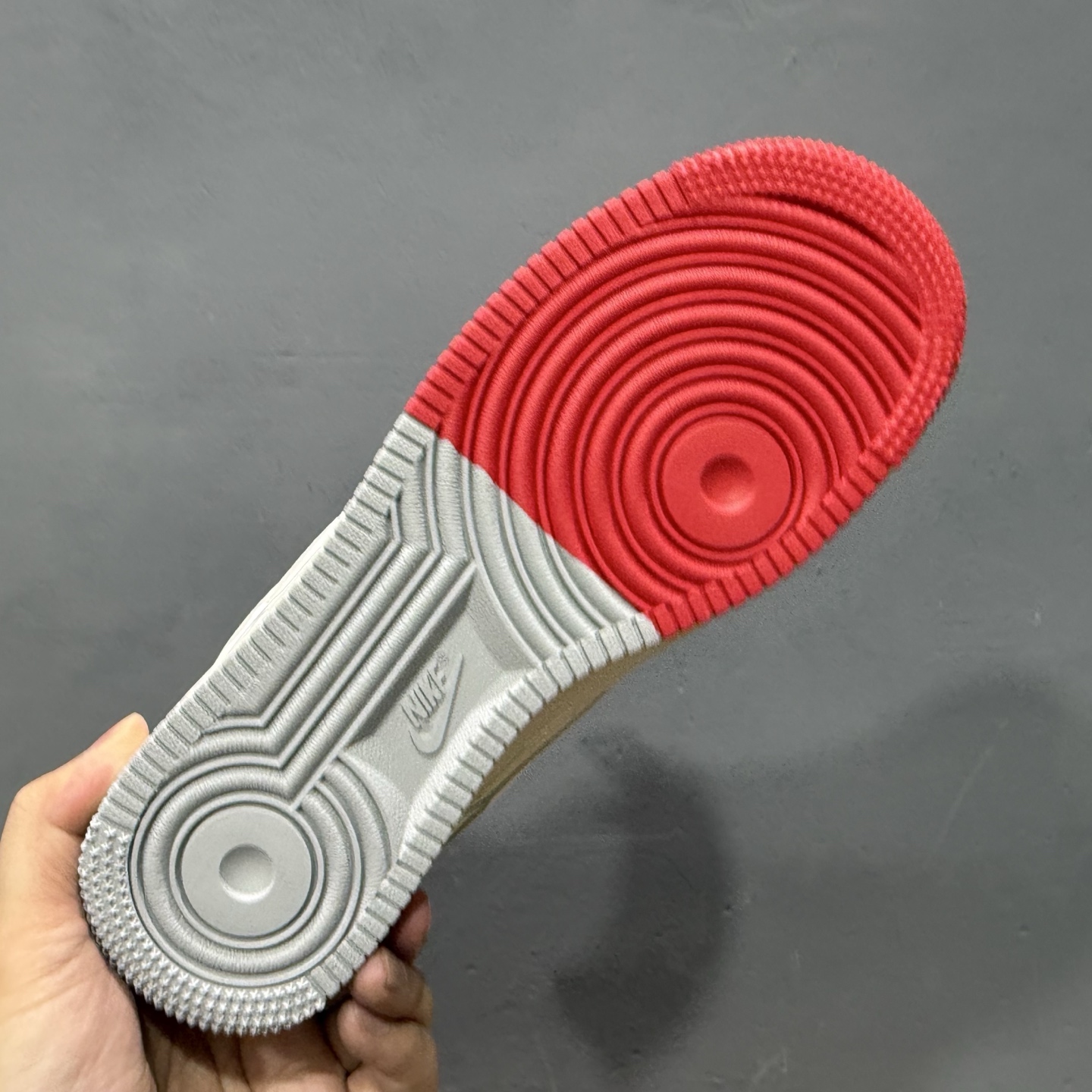 260 独家实拍Nike Air Force 1‘07 Low Supreme联名 双拼红灰 空军一号低帮休闲板鞋 XX3168-157