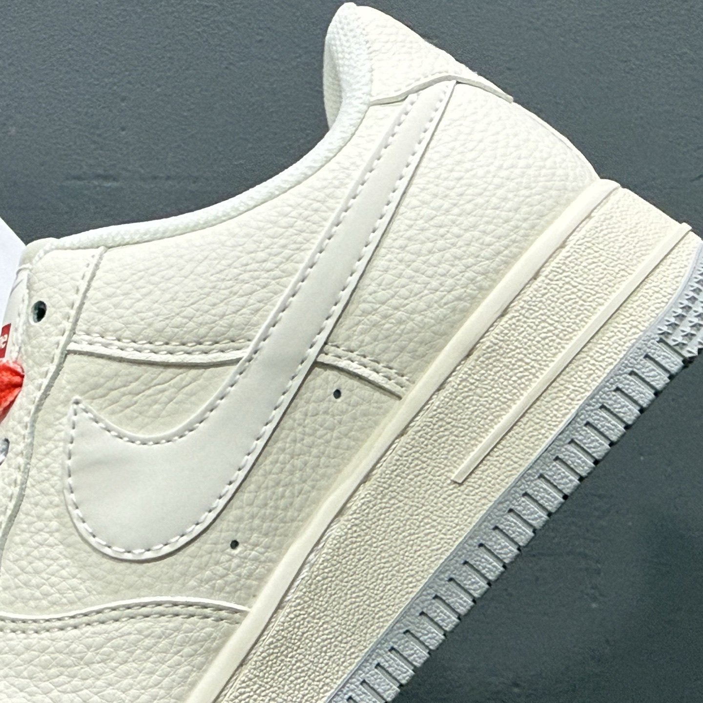 260 独家实拍Nike Air Force 1‘07 Low Supreme联名 双拼红灰 空军一号低帮休闲板鞋 XX3168-157