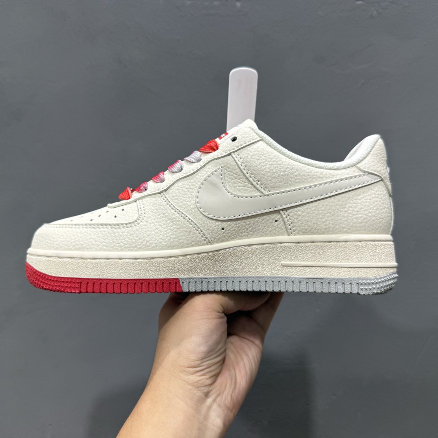 260 独家实拍Nike Air Force 1‘07 Low Supreme联名 双拼红灰 空军一号低帮休闲板鞋 XX3168-157