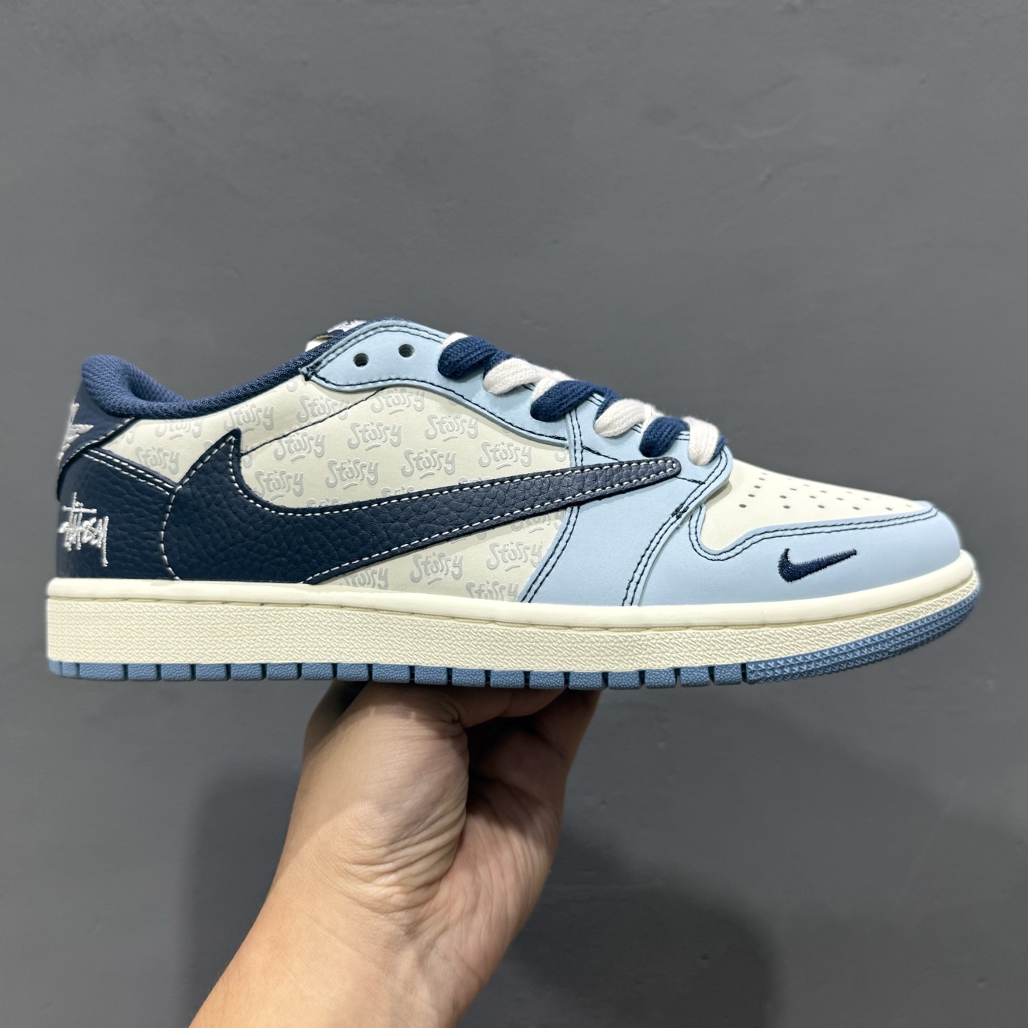 280 SC版 Travi Scott x Fragment Design x Air Jordan 1 Low OG SP AJ1 斯图西联名 白蓝拼接 低帮文化休闲板鞋 XZ5749-010