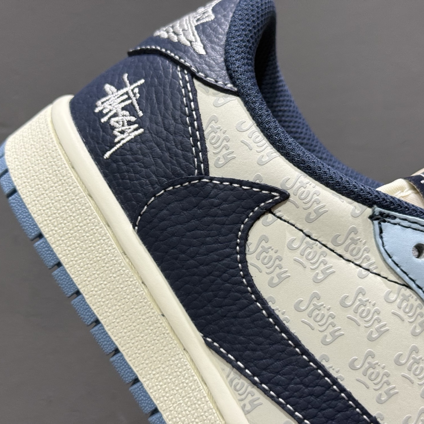 280 SC版 Travi Scott x Fragment Design x Air Jordan 1 Low OG SP AJ1 斯图西联名 白蓝拼接 低帮文化休闲板鞋 XZ5749-010