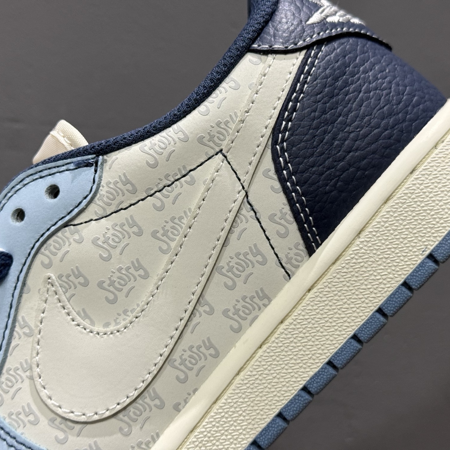 280 SC版 Travi Scott x Fragment Design x Air Jordan 1 Low OG SP AJ1 斯图西联名 白蓝拼接 低帮文化休闲板鞋 XZ5749-010