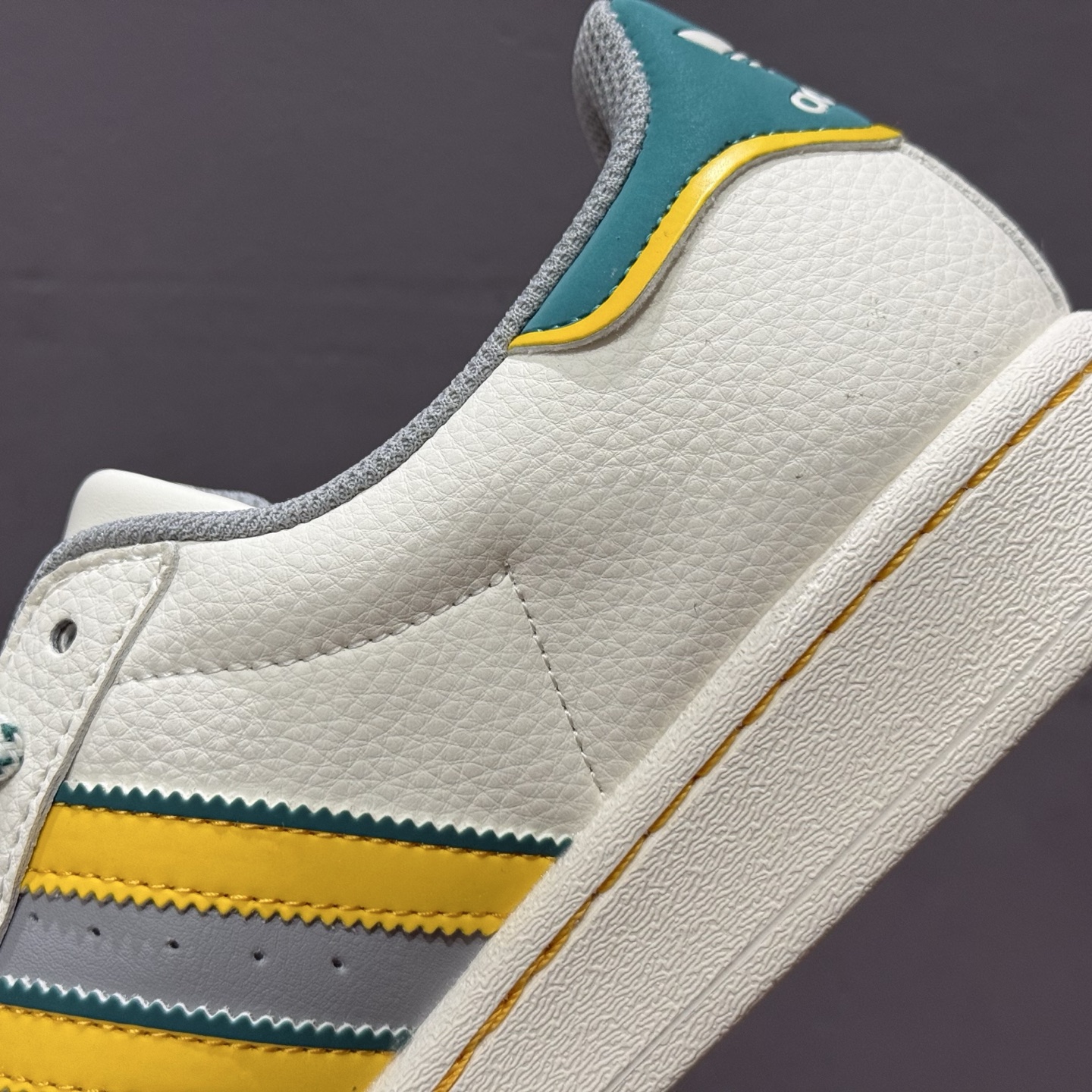 240 海外爆款限量发售！高端定制 阿迪达斯Adidas三叶草 Originals 贝壳头系列“小米su7联名“——su7白黄灰蓝”低帮经典百搭休闲运动板鞋 JY8917