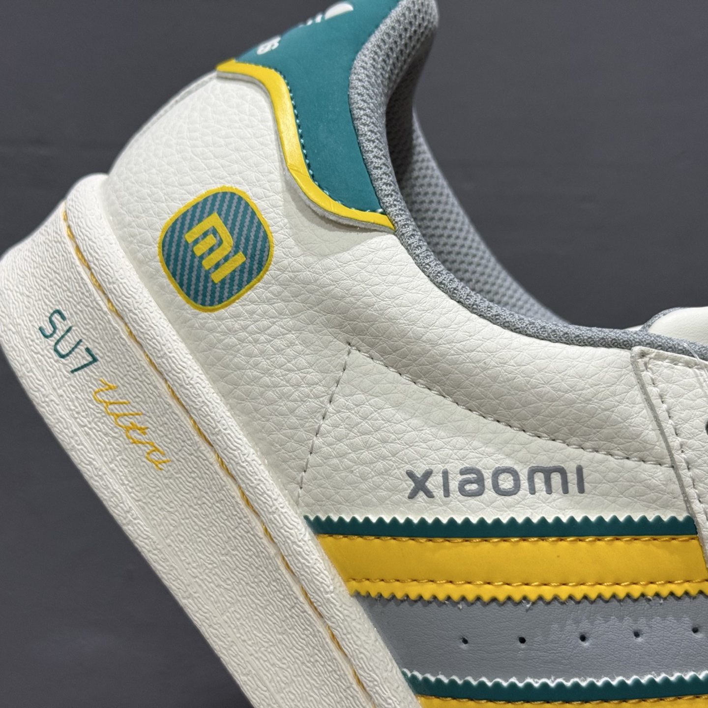 240 海外爆款限量发售！高端定制 阿迪达斯Adidas三叶草 Originals 贝壳头系列“小米su7联名“——su7白黄灰蓝”低帮经典百搭休闲运动板鞋 JY8917