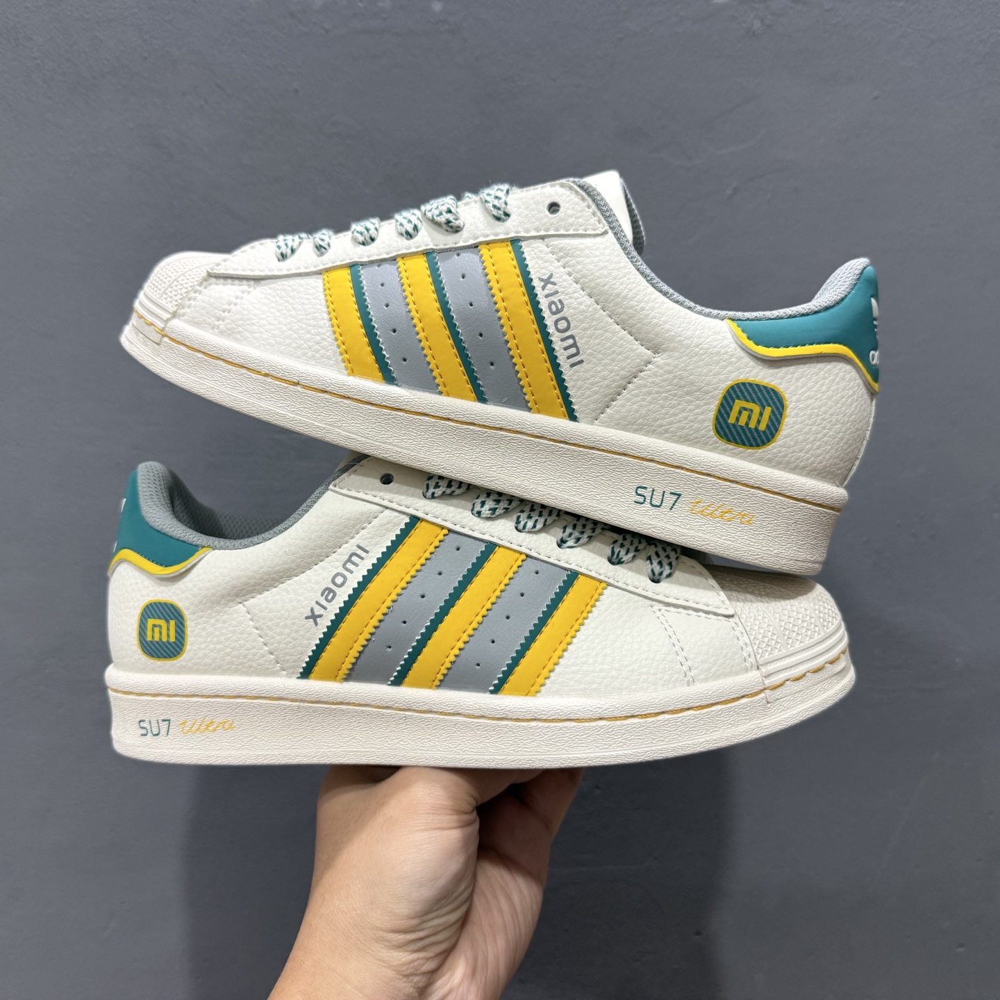 240 海外爆款限量发售！高端定制 阿迪达斯Adidas三叶草 Originals 贝壳头系列“小米su7联名“——su7白黄灰蓝”低帮经典百搭休闲运动板鞋 JY8917