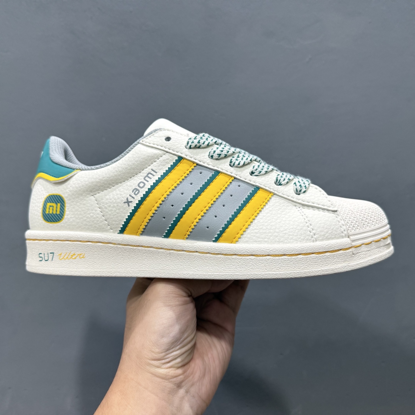 240 海外爆款限量发售！高端定制 阿迪达斯Adidas三叶草 Originals 贝壳头系列“小米su7联名“——su7白黄灰蓝”低帮经典百搭休闲运动板鞋 JY8917